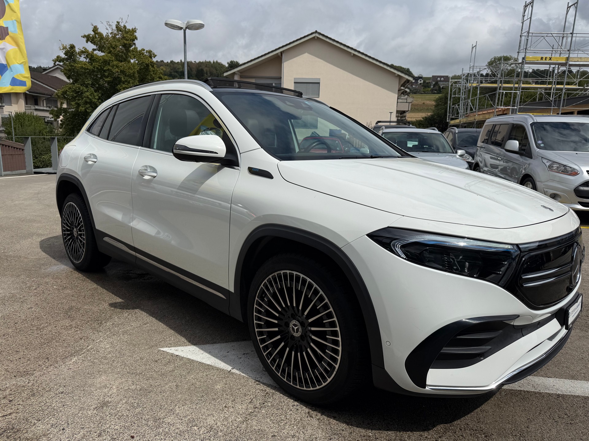 MERCEDES-BENZ EQA 250-showroom-element-1