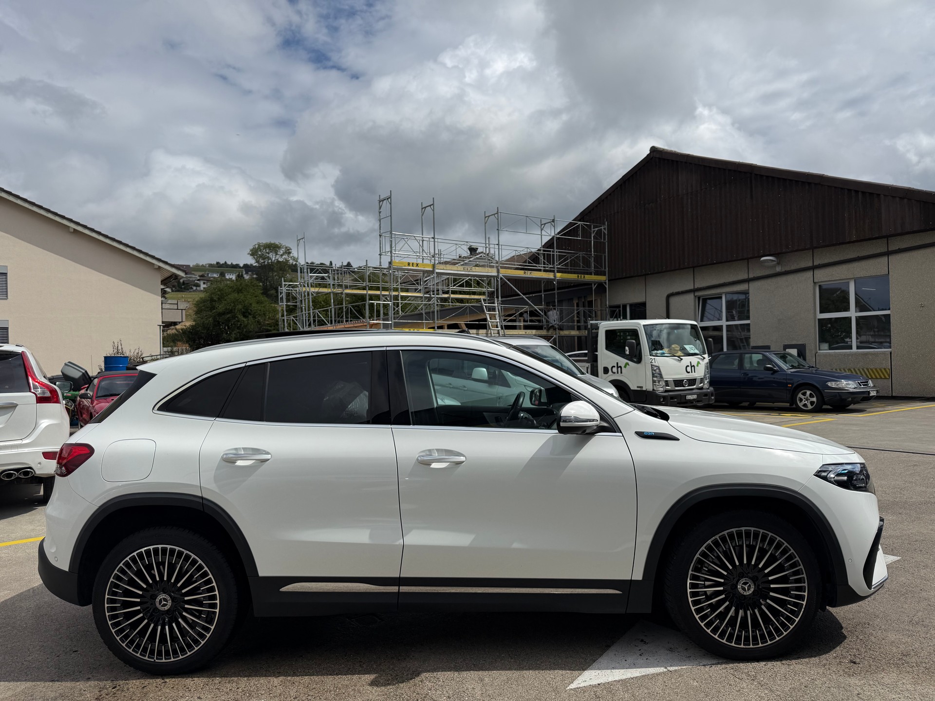MERCEDES-BENZ EQA 250-showroom-element-3