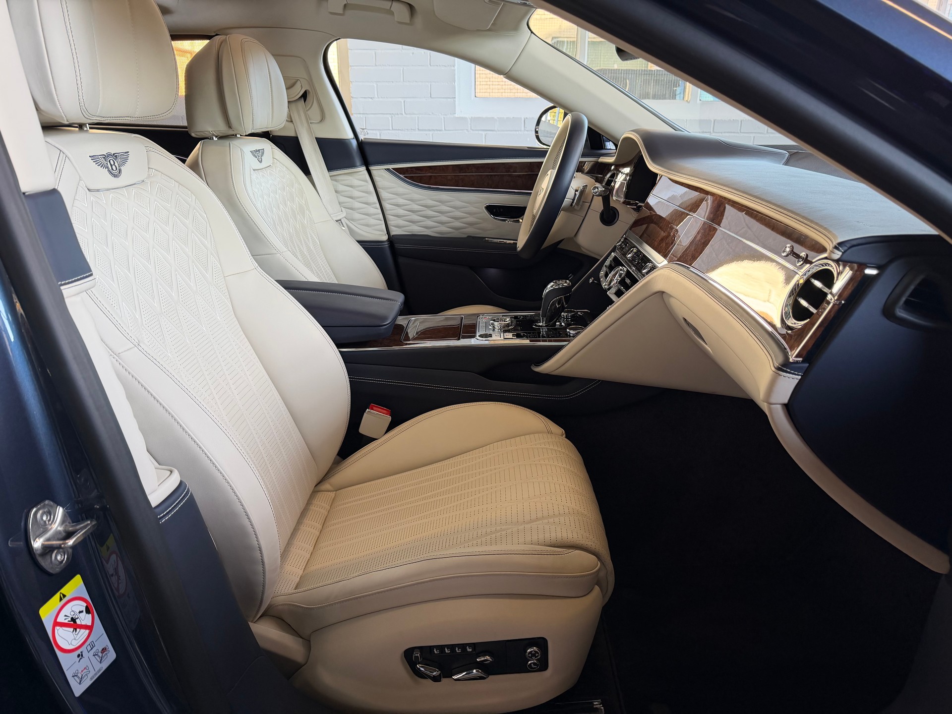 BENTLEY Flying Spur 4.0 V8 Mulliner * 550 PS * 4X4 *-image-10