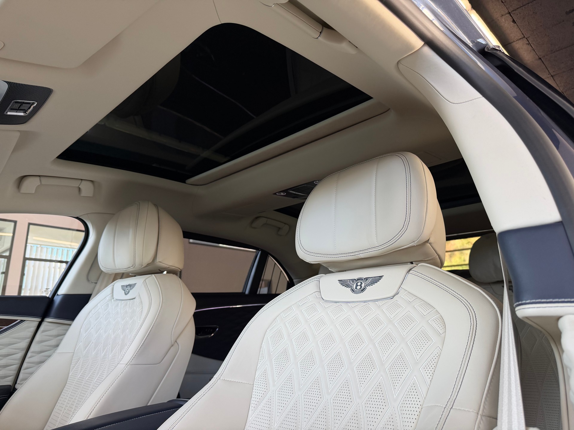 BENTLEY Flying Spur 4.0 V8 Mulliner * 550 PS * 4X4 *-image-15