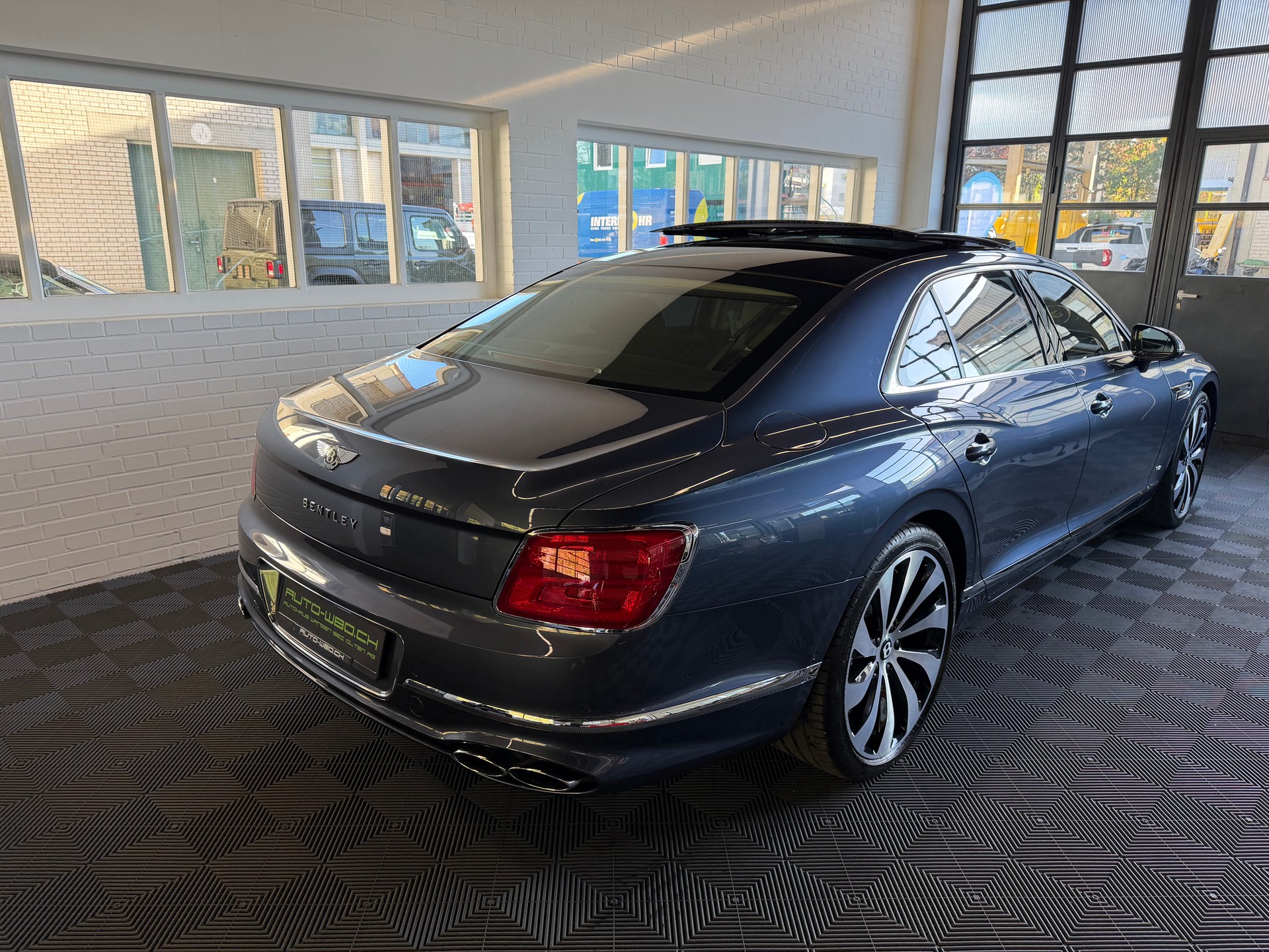 BENTLEY Flying Spur 4.0 V8 Mulliner * 550 PS * 4X4 *-showroom-element-2