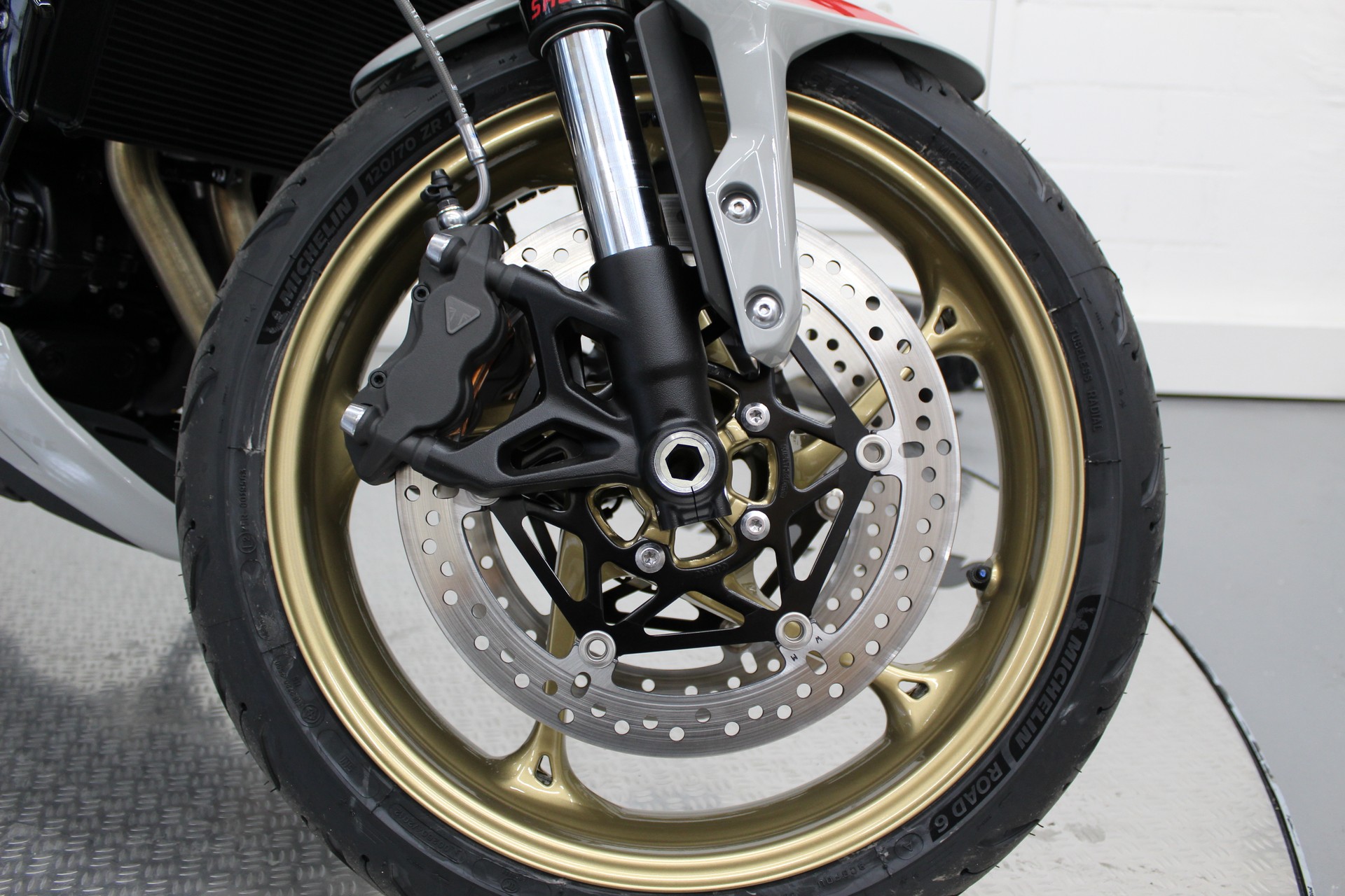 TRIUMPH Trident 800-image-6