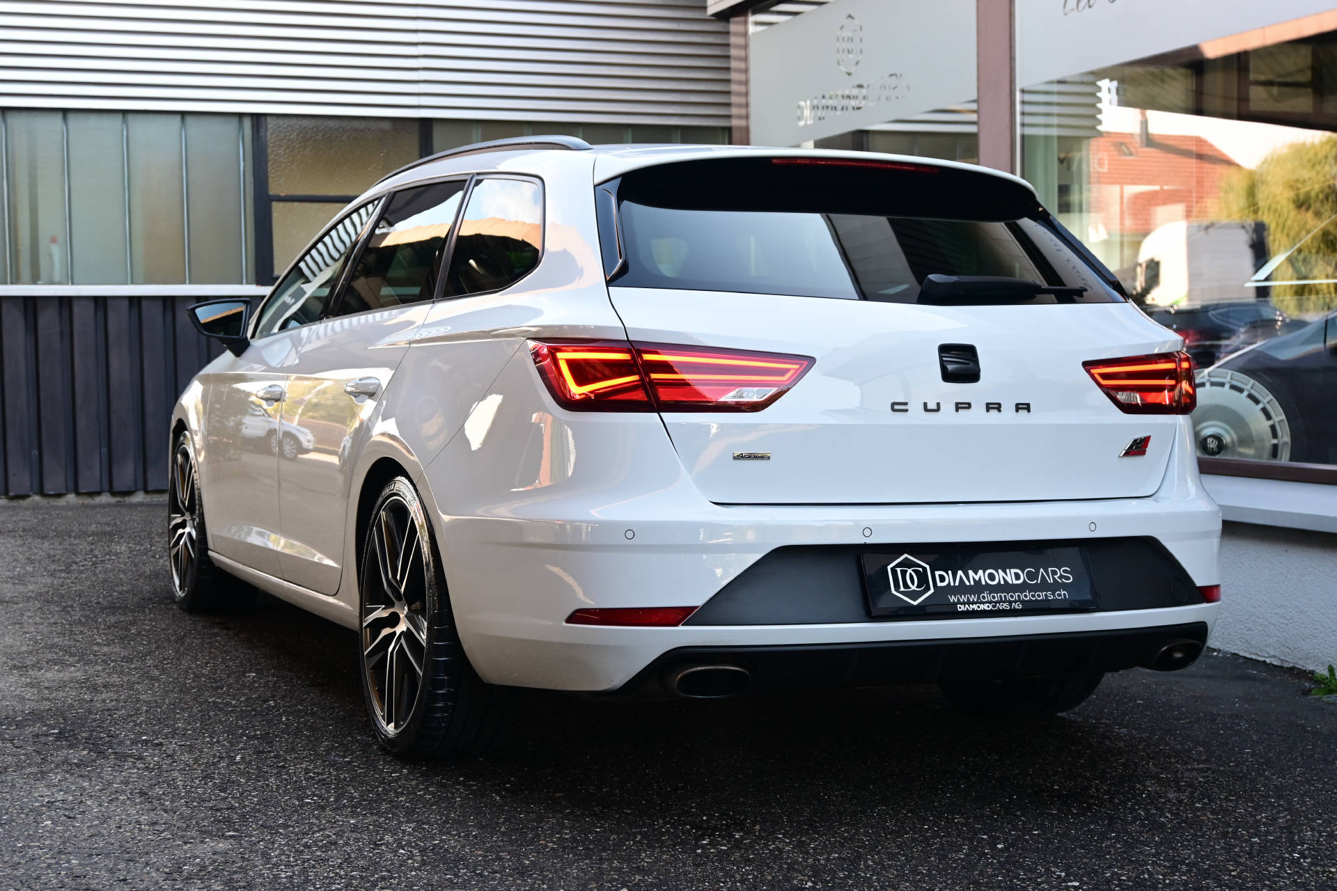 SEAT Leon ST 2.0 TSI 300 Cupra 4Drive DSG-image-6