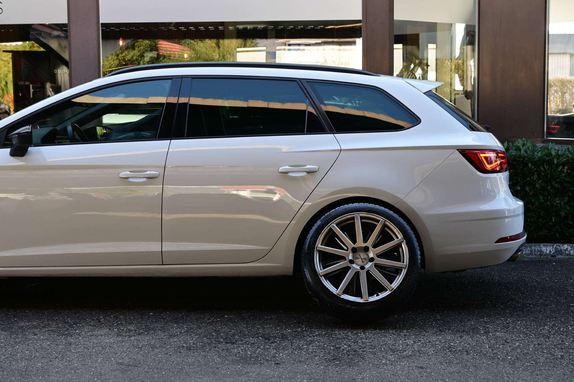 SEAT Leon ST 2.0 TSI 300 Cupra 4Drive DSG-image-5