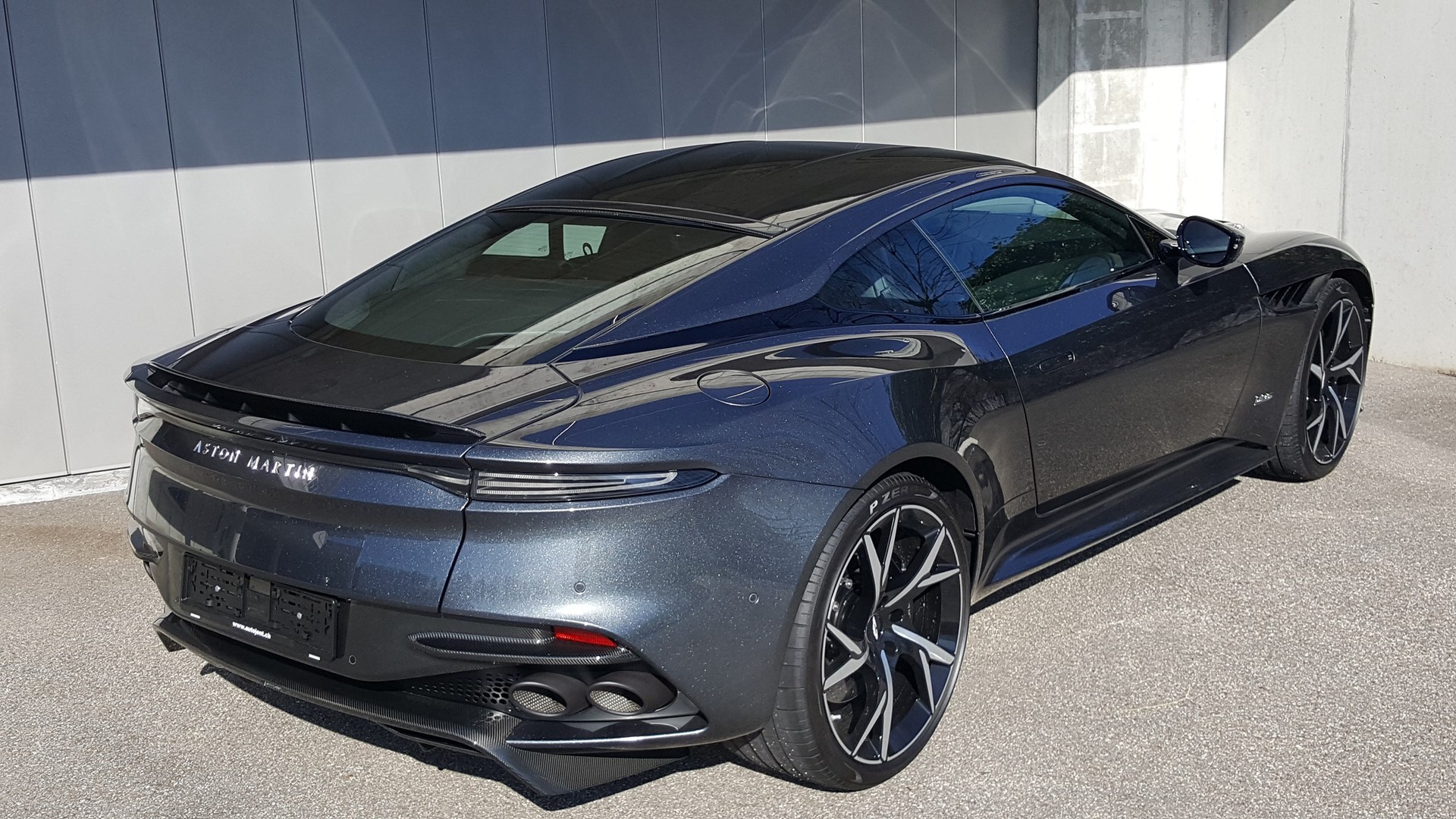 ASTON MARTIN DBS Coupé Superleggera-image-6