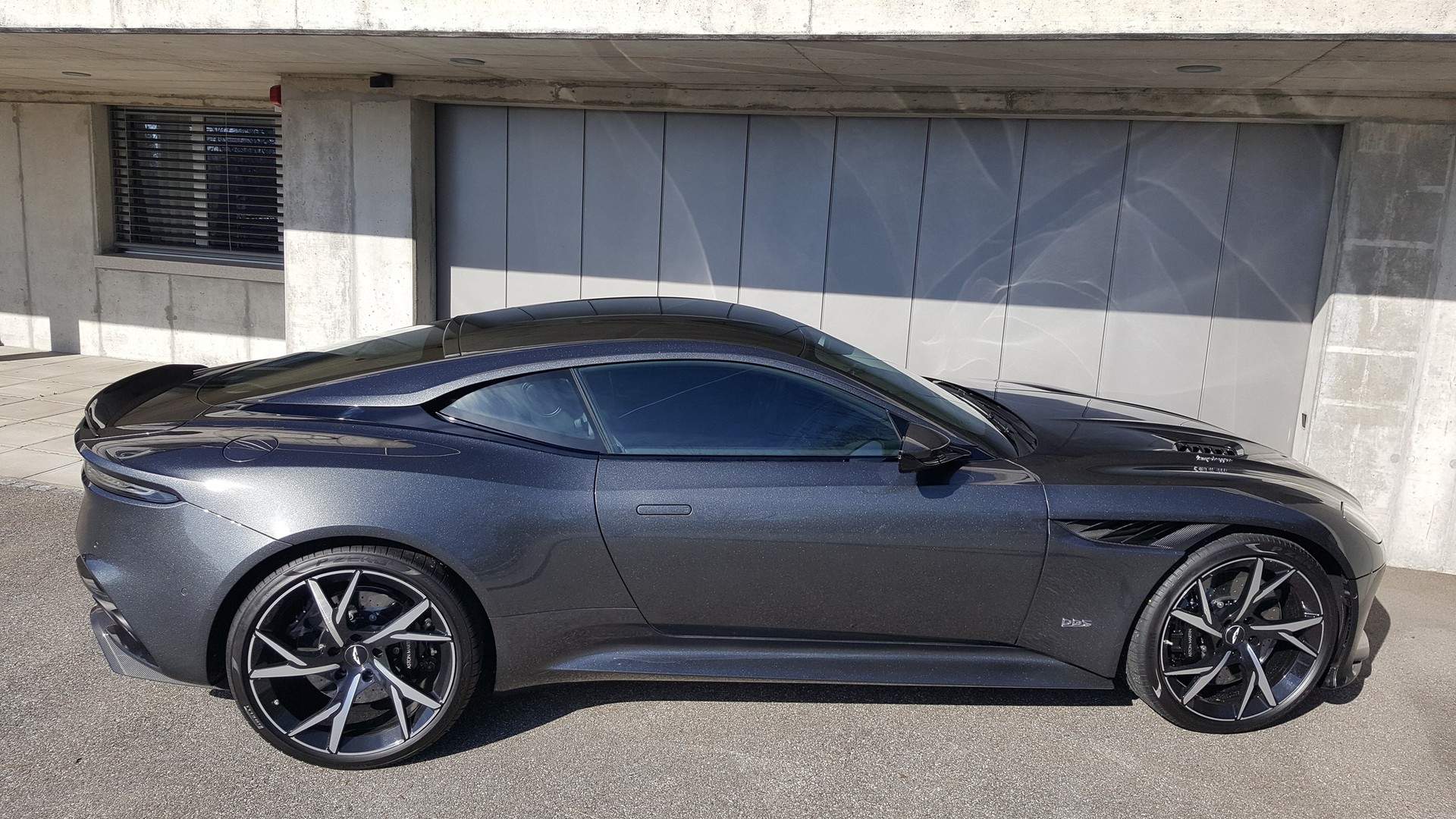 ASTON MARTIN DBS Coupé Superleggera-image-7