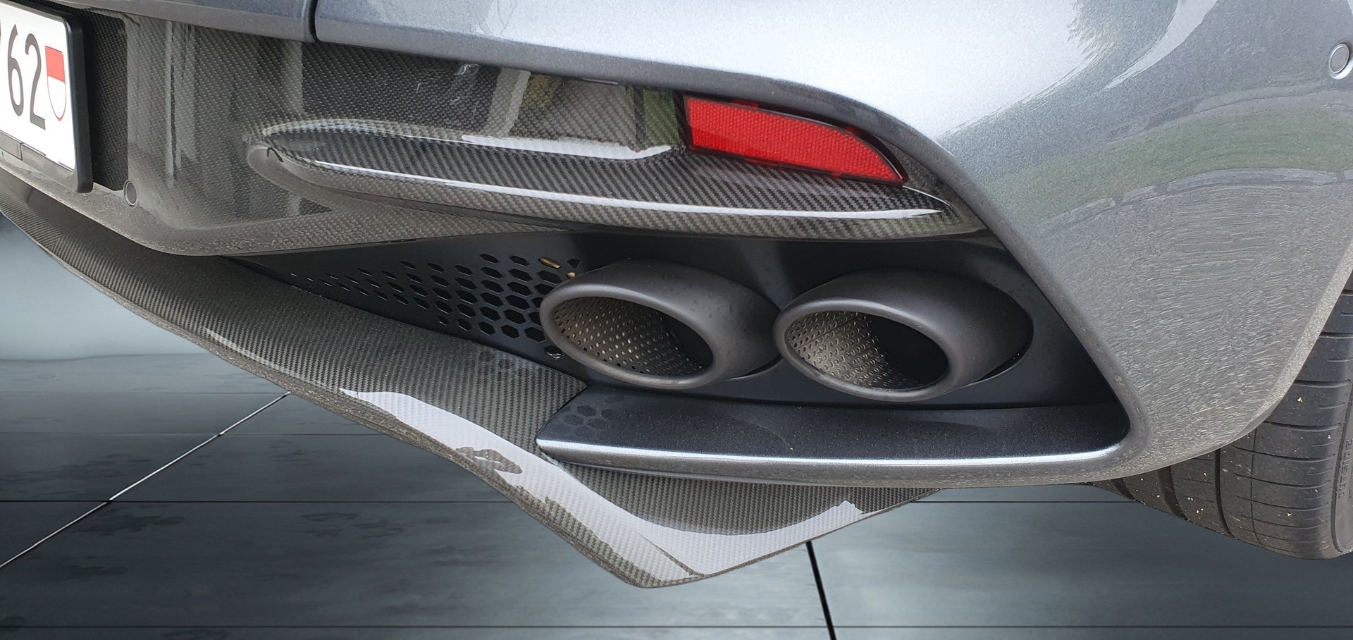 ASTON MARTIN DBS Coupé Superleggera-image-25