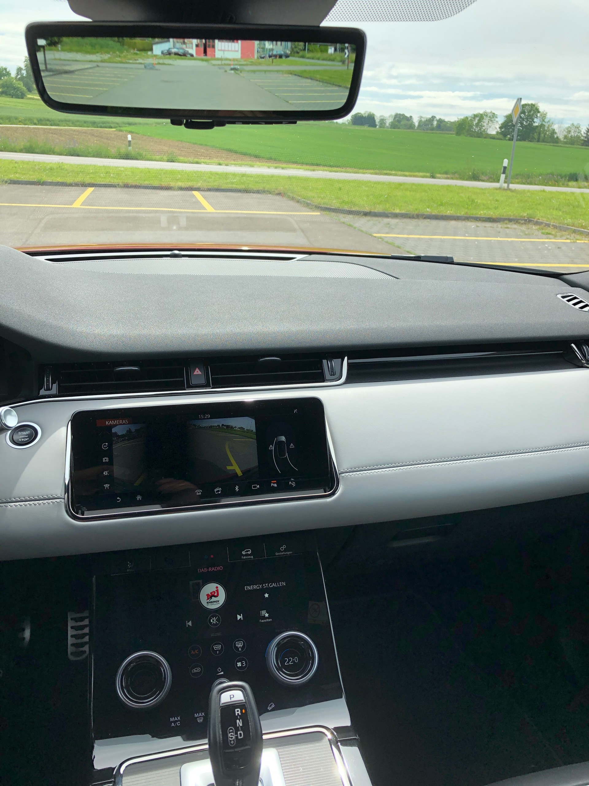 LAND ROVER Range Rover Evoque R-Dynamic P 250 AT9-image-12