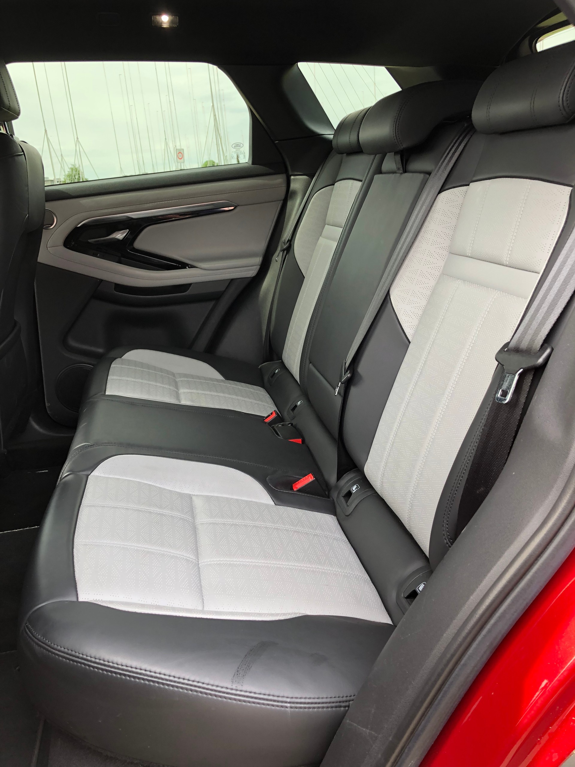 LAND ROVER Range Rover Evoque R-Dynamic P 250 AT9-image-9