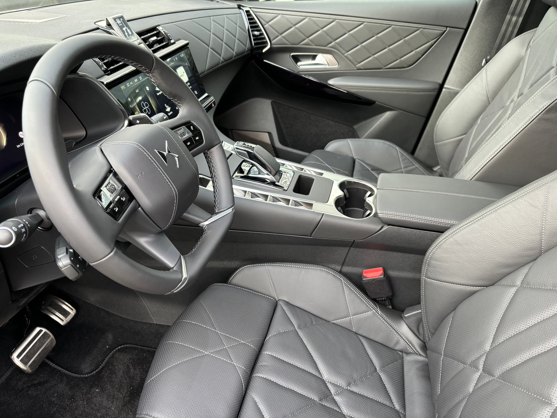 DS AUTOMOBILES DS7 1.6 E-Tense Rivoli 4x4-showroom-element-2