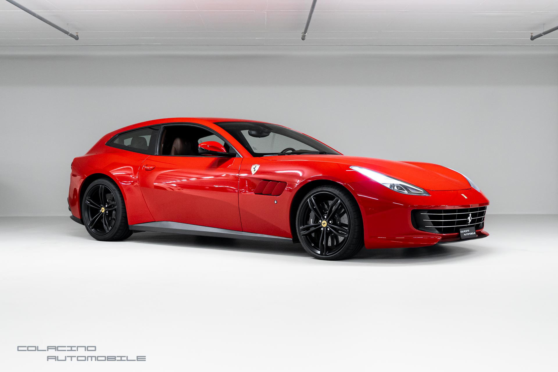FERRARI GTC 4 Lusso-showroom-element-2