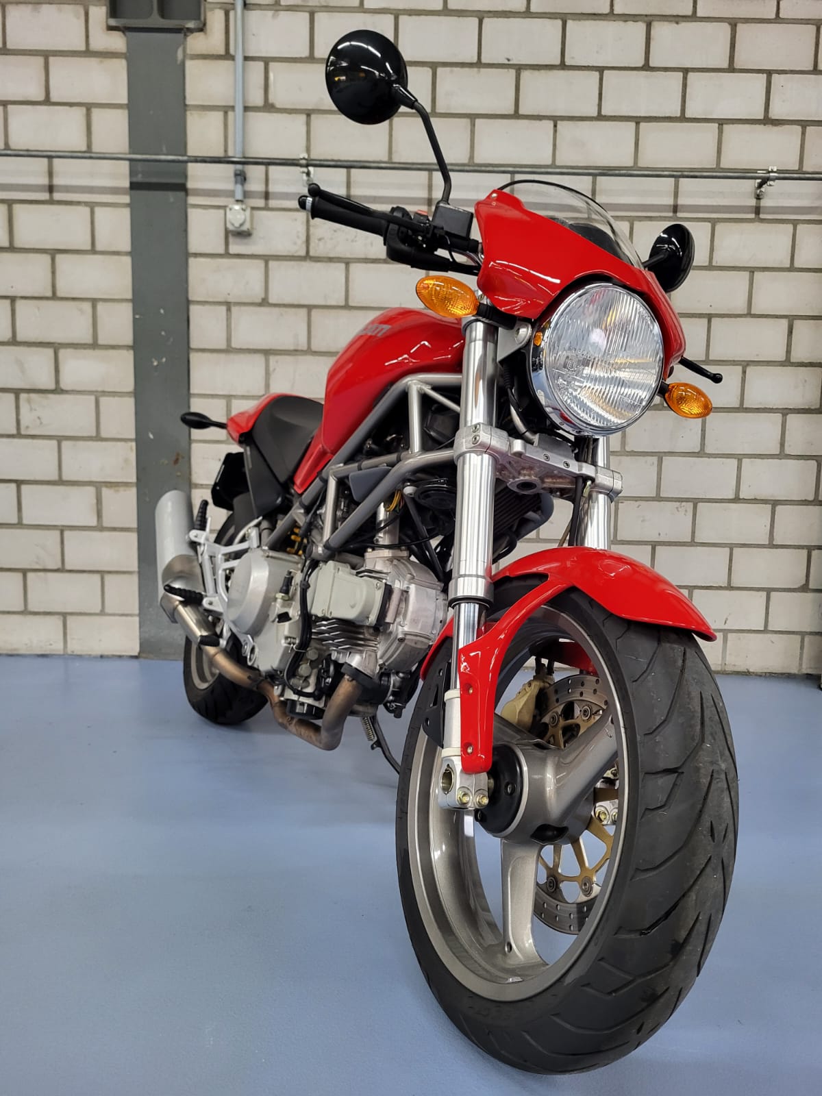 DUCATI Monster 600-image-2