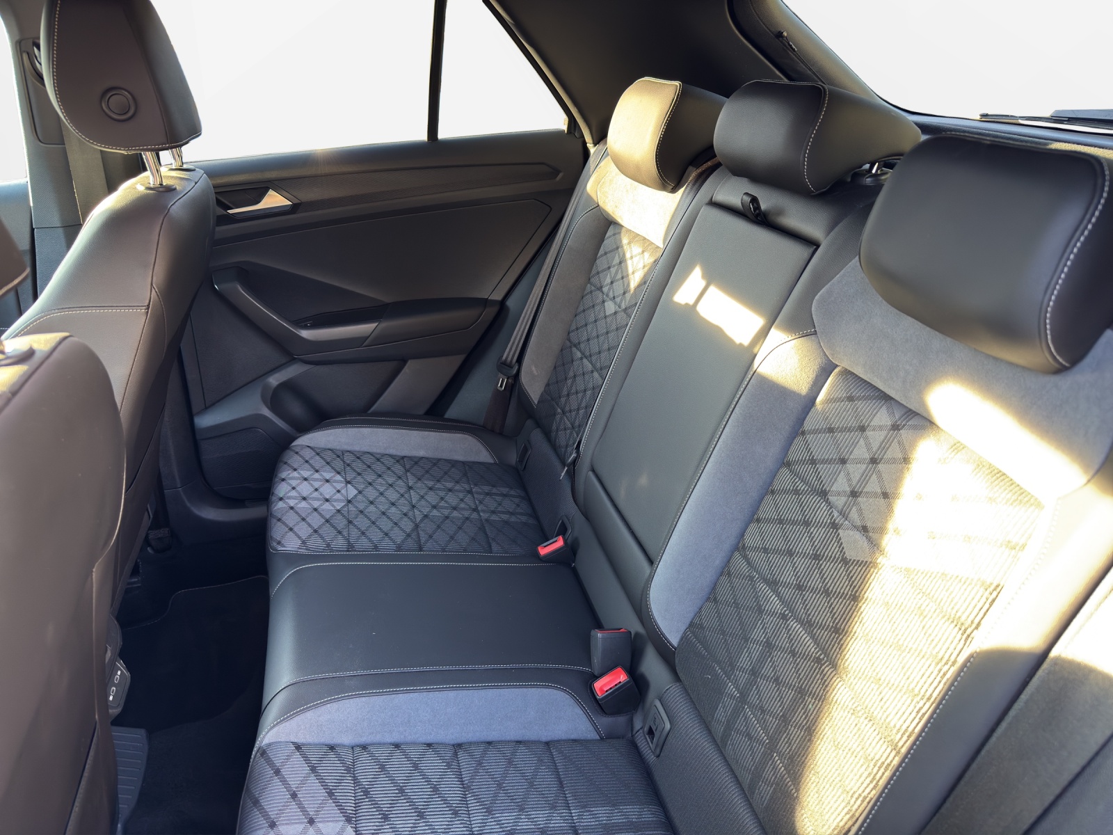 VW T-Roc 2.0 TSI R-Line DSG 4Motion-image-9