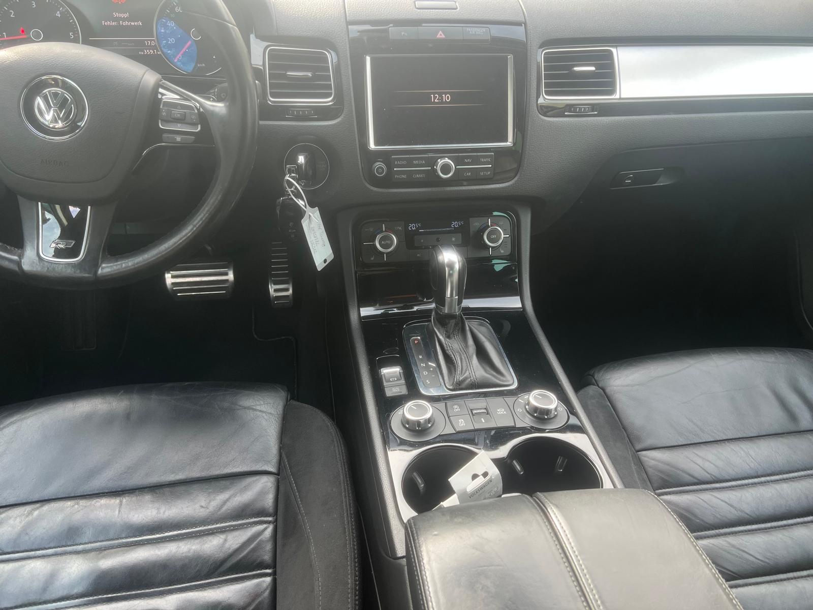 VW Touareg 3.0 TDI BlueMotion Technology Tiptronic-image-8