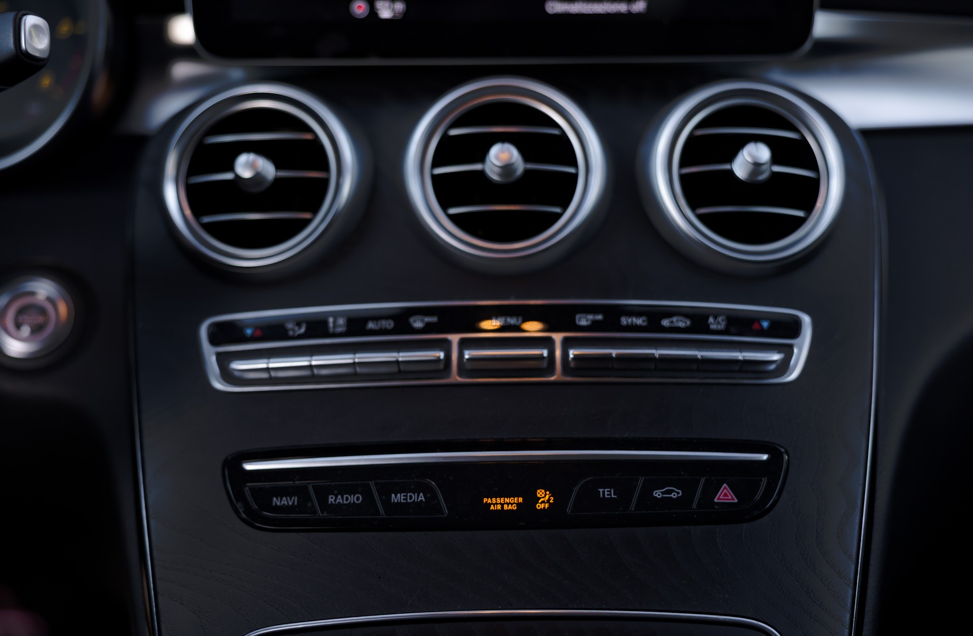 MERCEDES-BENZ C 220 d Swiss Star AMG Line 4M 9G-Tronic-image-6
