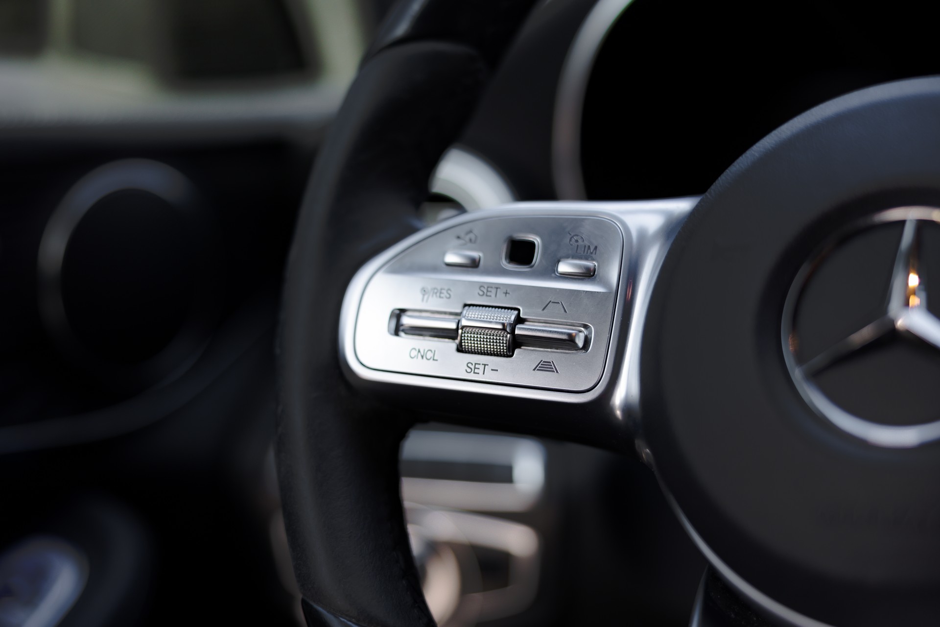 MERCEDES-BENZ C 220 d Swiss Star AMG Line 4M 9G-Tronic-image-8