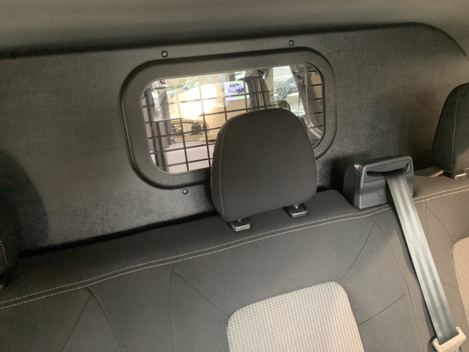 VW Transporter Plus 2.0 TDI Edition 4Motion Automat-image-15