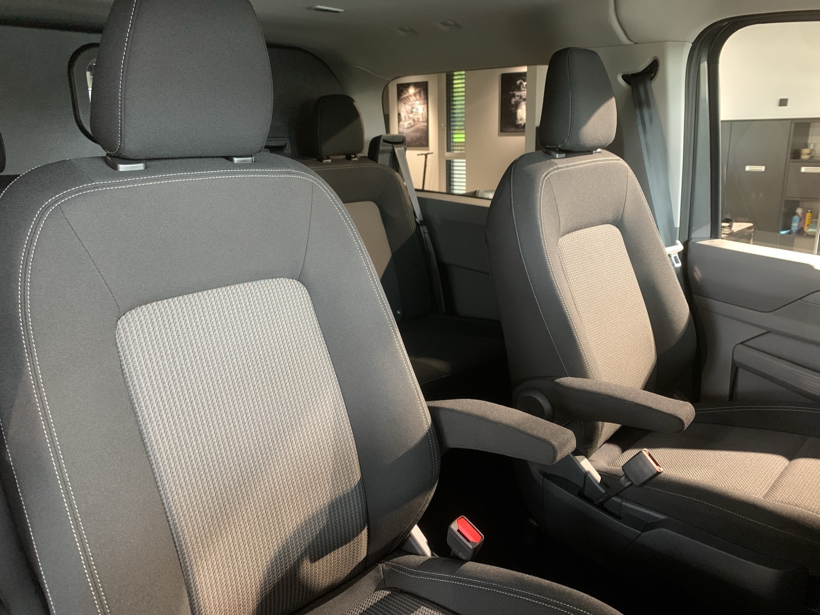 VW Transporter Plus 2.0 TDI Edition 4Motion Automat-image-12