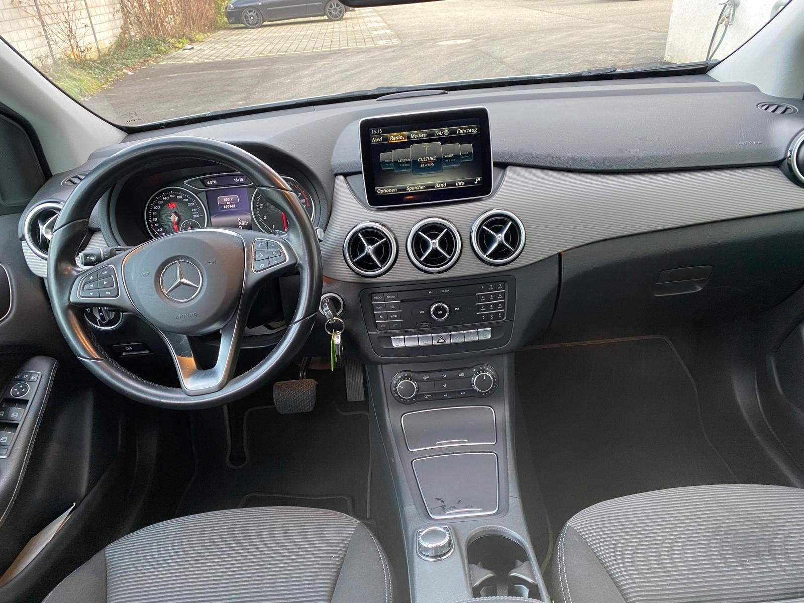 MERCEDES-BENZ B 220 4Matic 7G-DCT-image-11