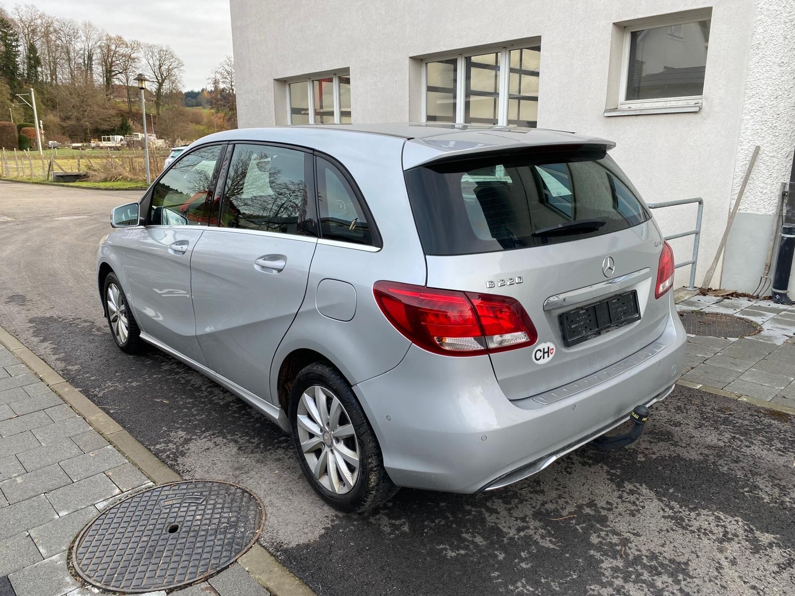 MERCEDES-BENZ B 220 4Matic 7G-DCT-image-4
