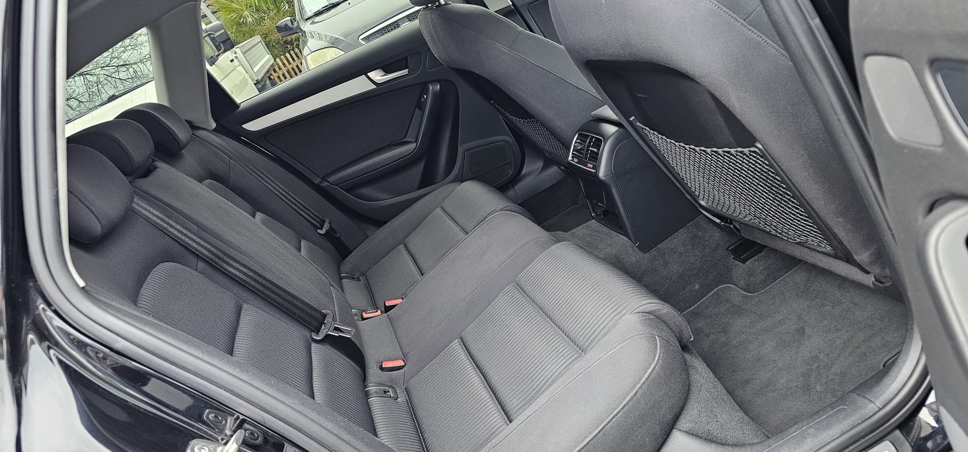 AUDI A4 Avant 2.0 TDI quattro-image-9
