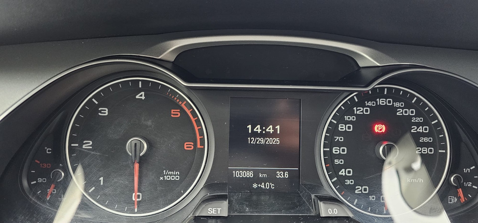 AUDI A4 Avant 2.0 TDI quattro-image-12