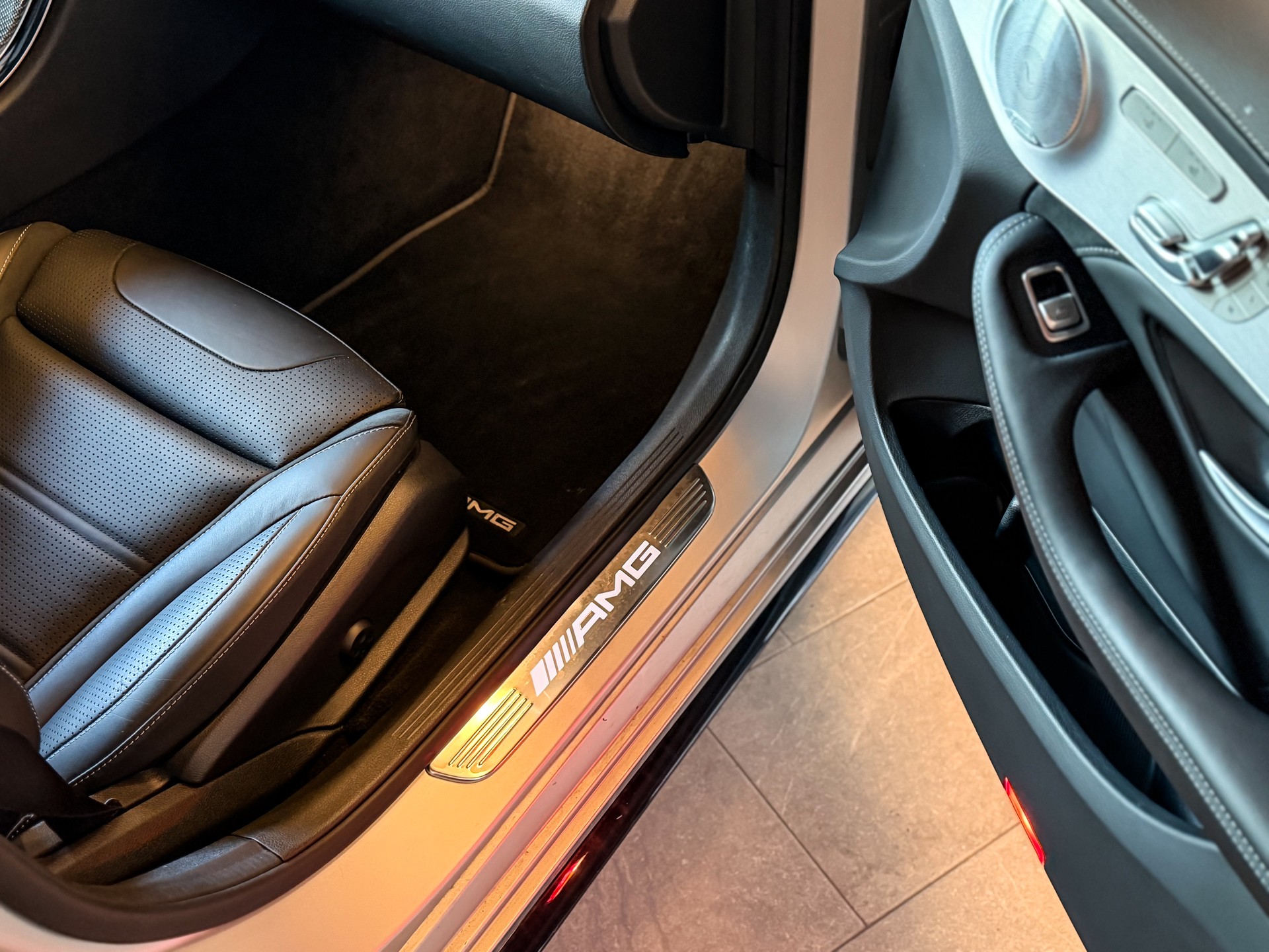 MERCEDES-BENZ C 63 S AMG-image-10