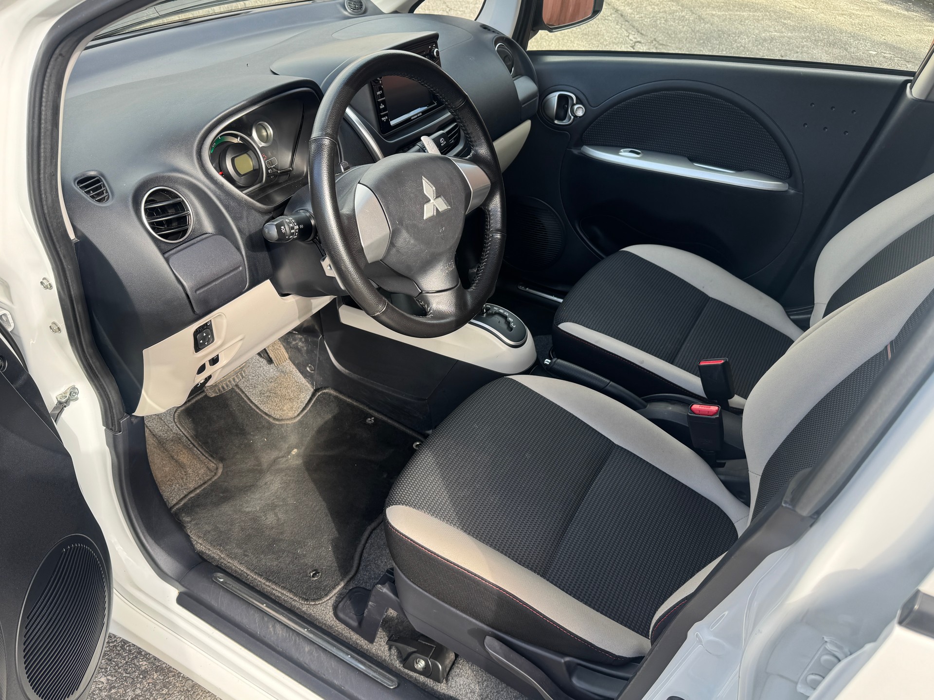 MITSUBISHI i-MiEV City Car Elektro Style-image-7