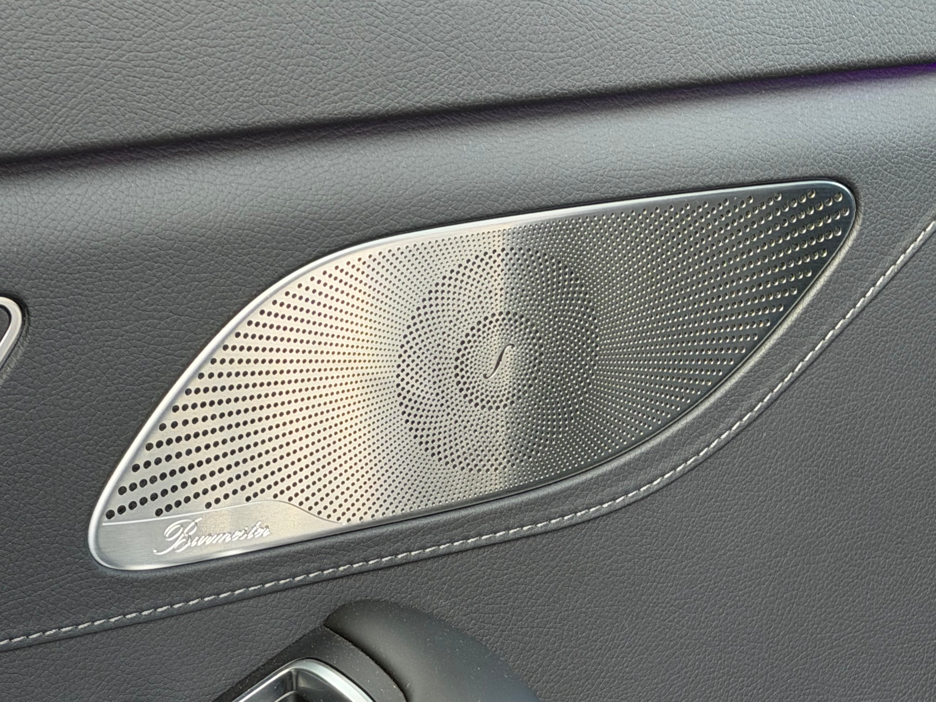 MERCEDES-BENZ Maybach S560 4Matic-image-13