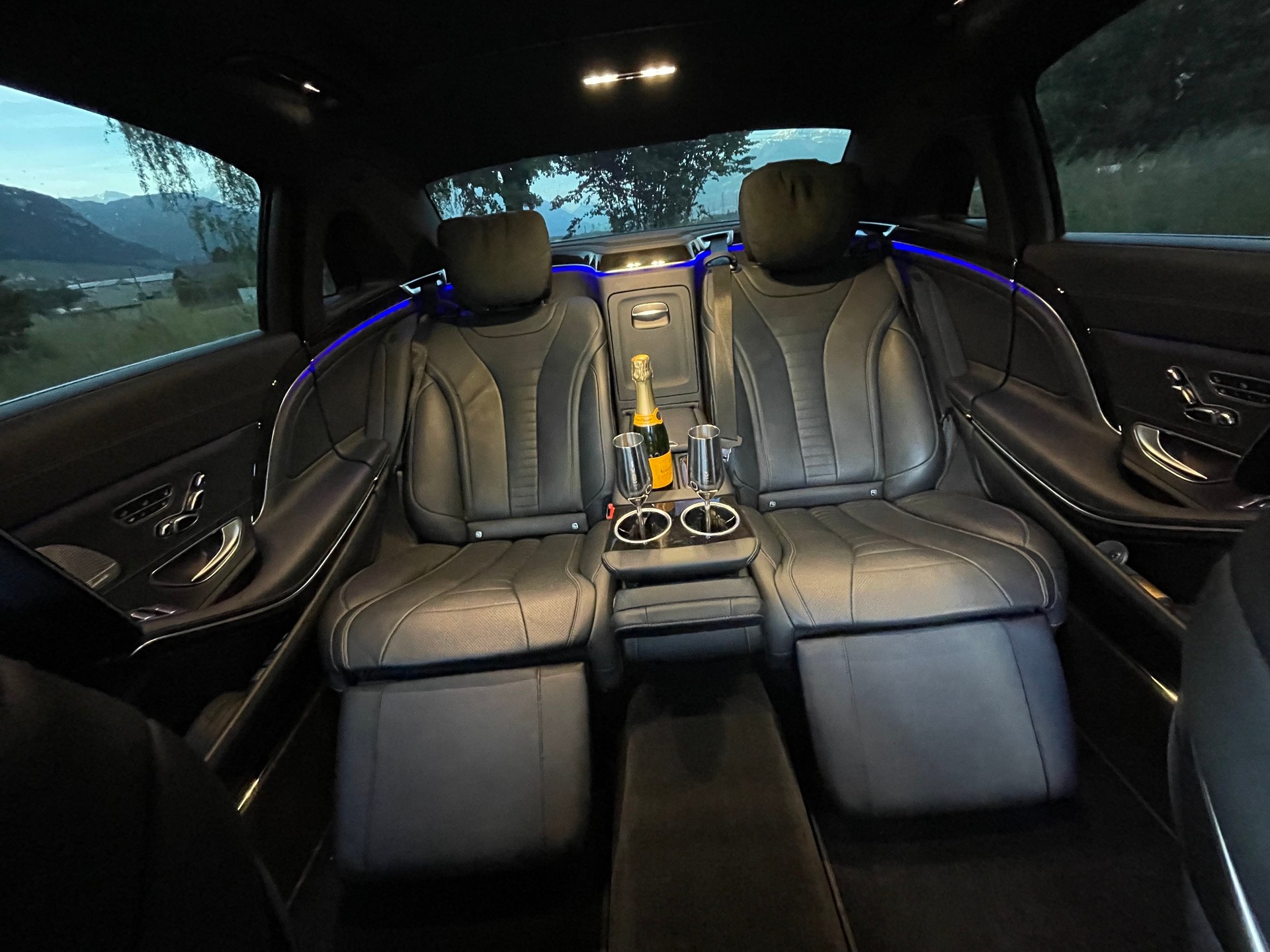 MERCEDES-BENZ Maybach S560 4Matic-image-9