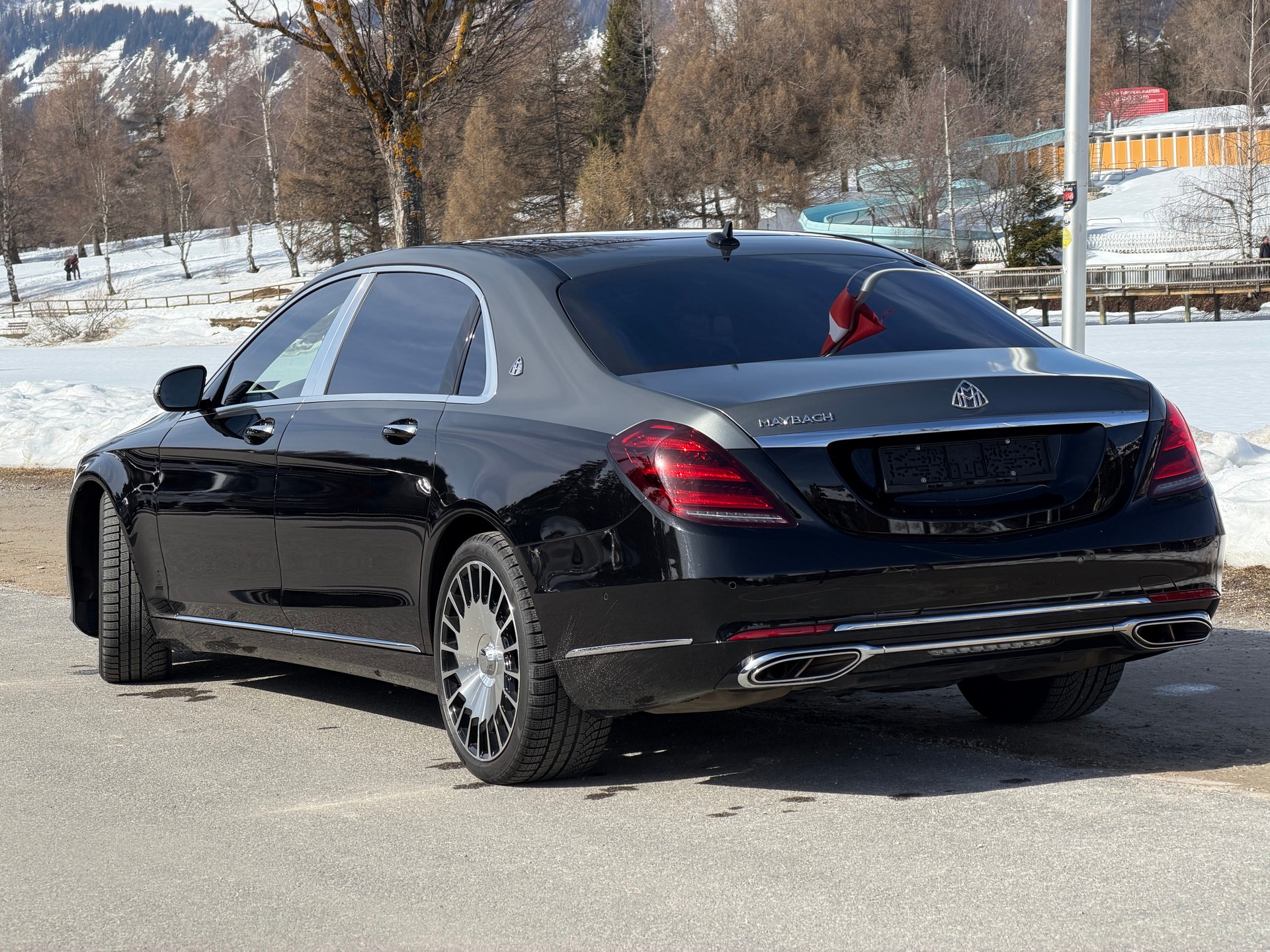 MERCEDES-BENZ Maybach S560 4Matic-image-3