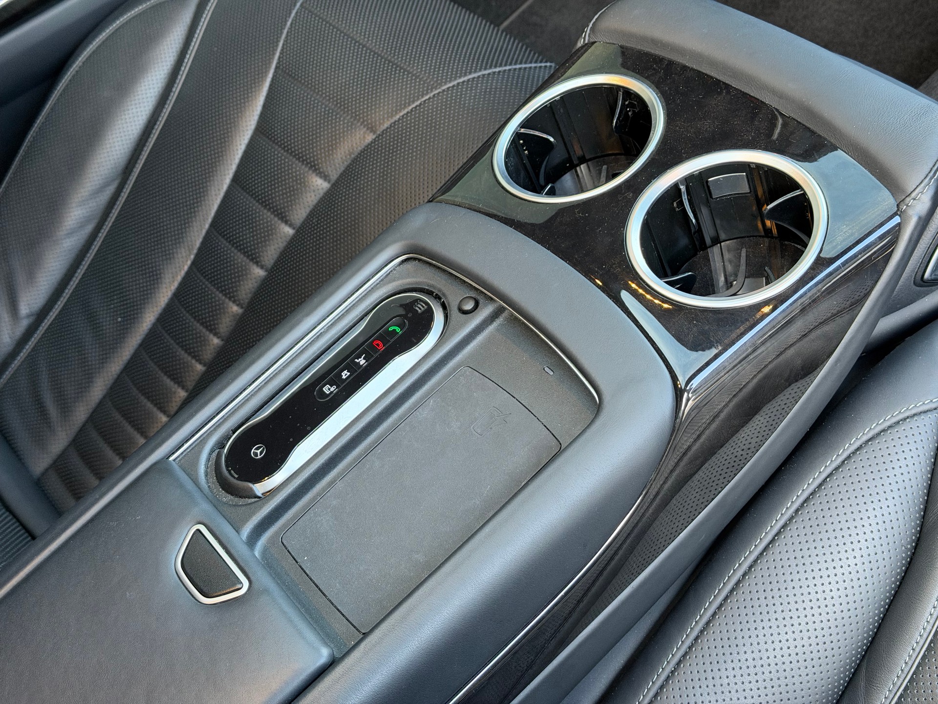 MERCEDES-BENZ Maybach S560 4Matic-image-15