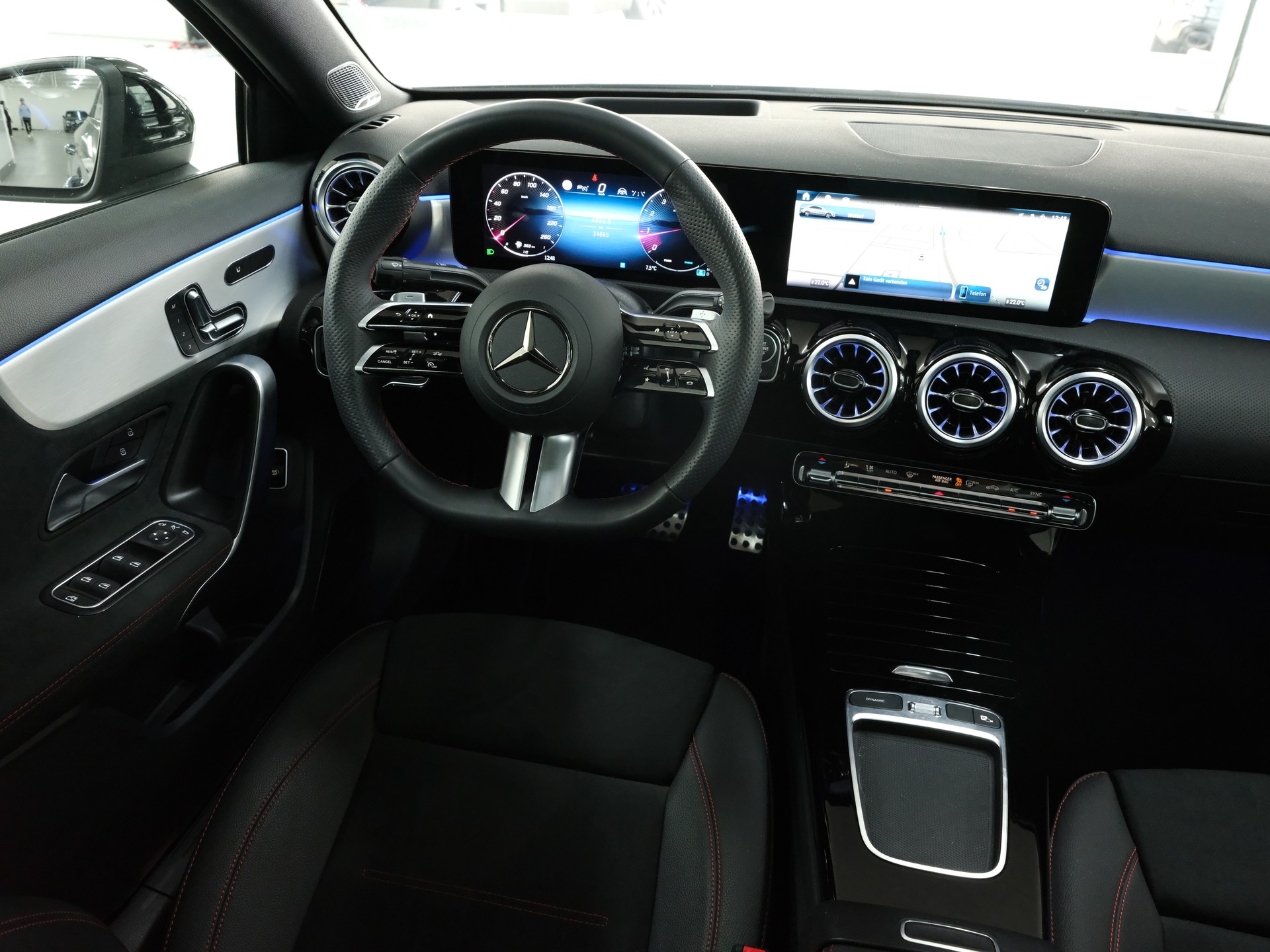 MERCEDES-BENZ A 200 7G-DCT AMG-LINE-image-15