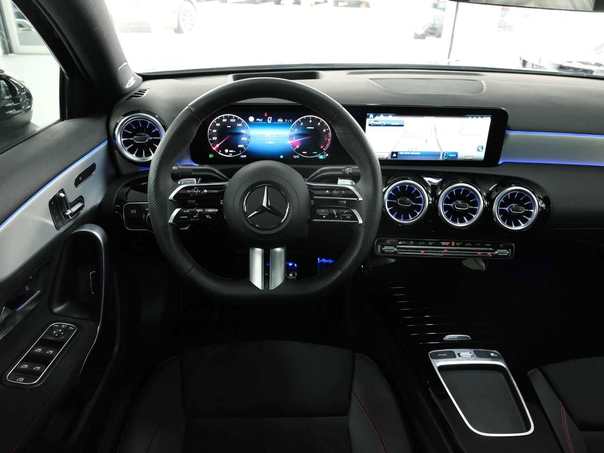 MERCEDES-BENZ A 200 7G-DCT AMG-LINE-image-16