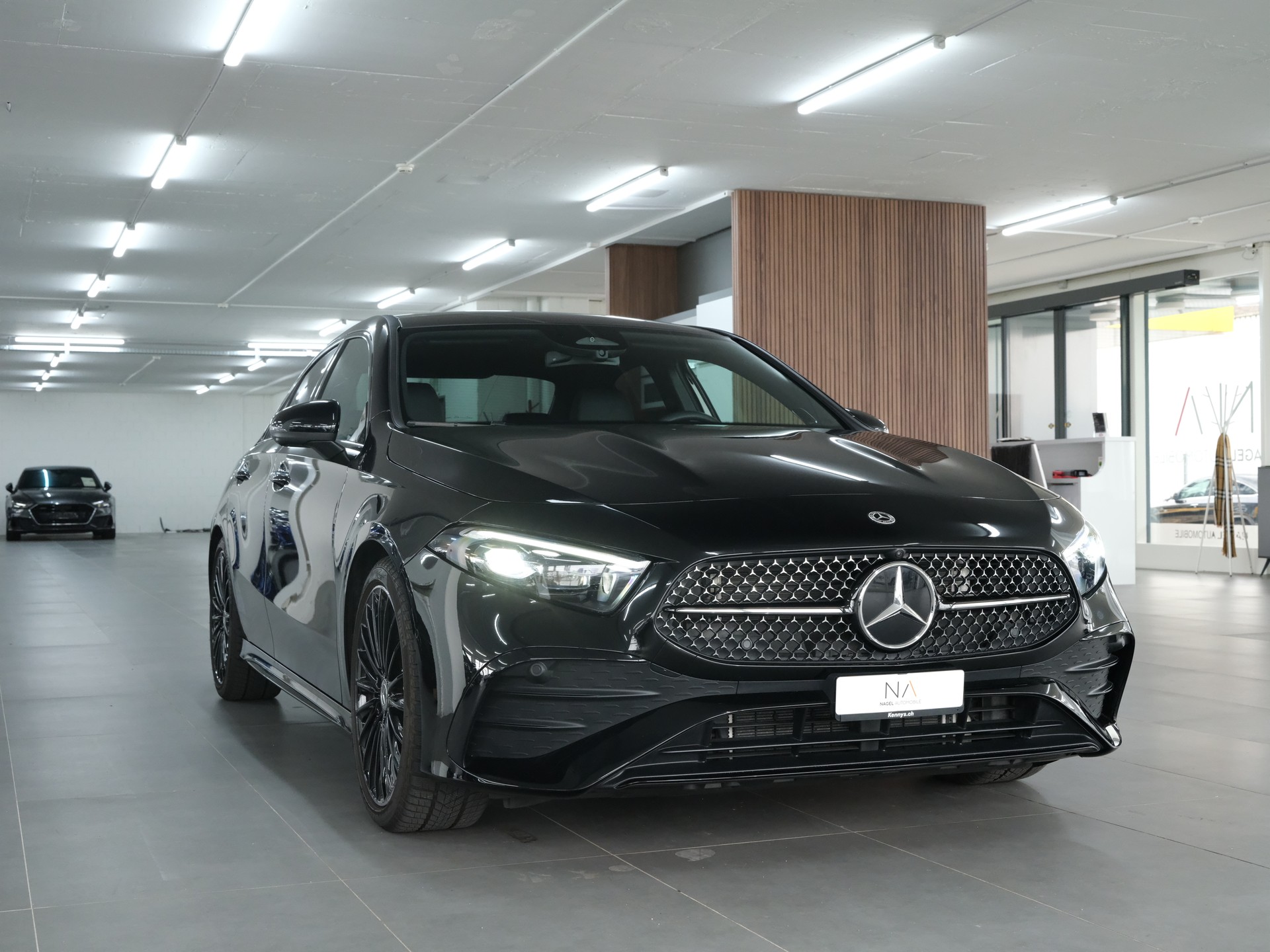 MERCEDES-BENZ A 200 7G-DCT AMG-LINE-showroom-element-1