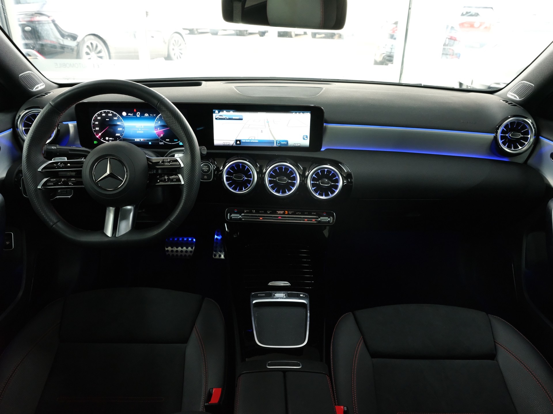 MERCEDES-BENZ A 200 7G-DCT AMG-LINE-image-14