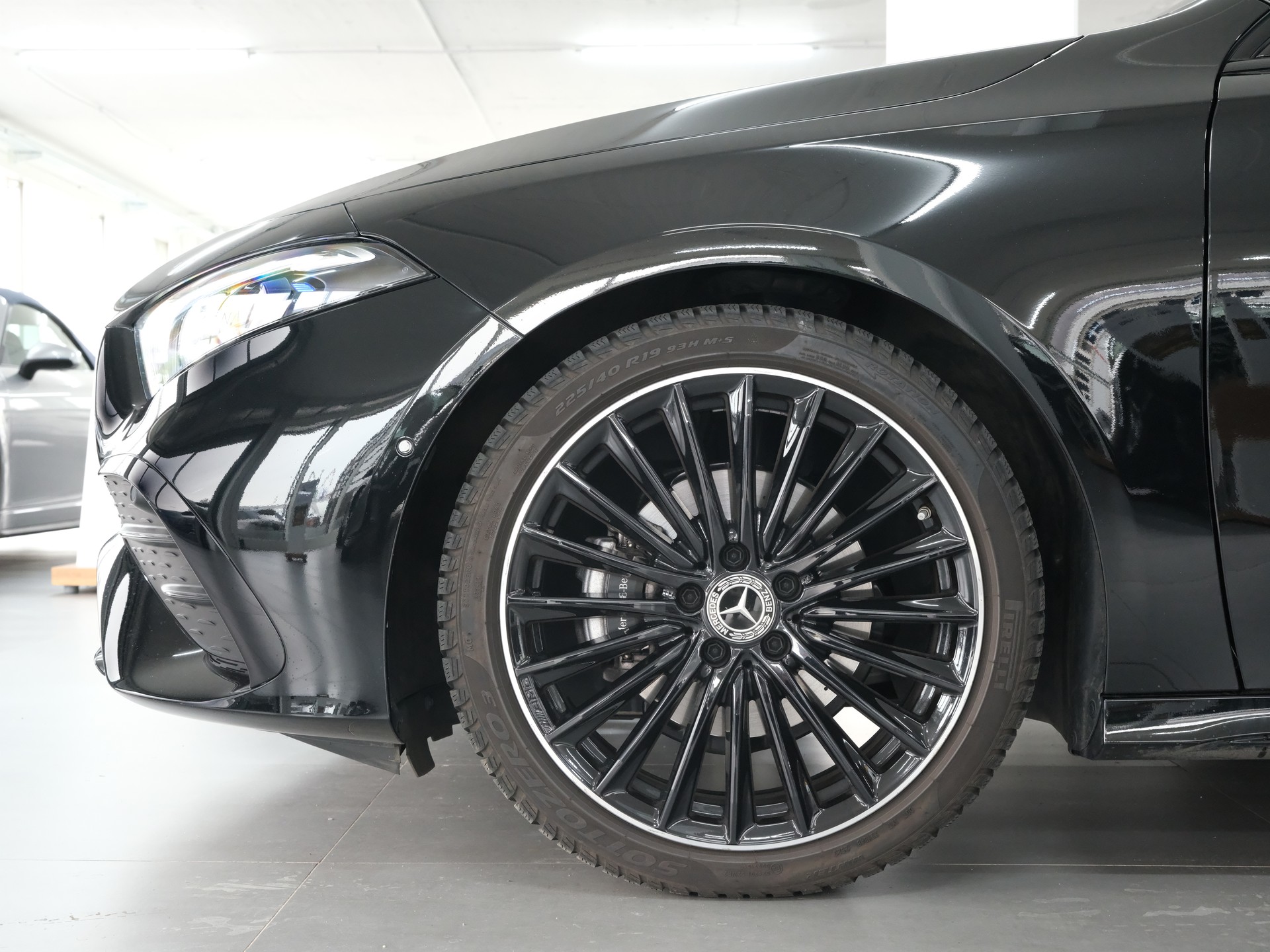 MERCEDES-BENZ A 200 7G-DCT AMG-LINE-image-8