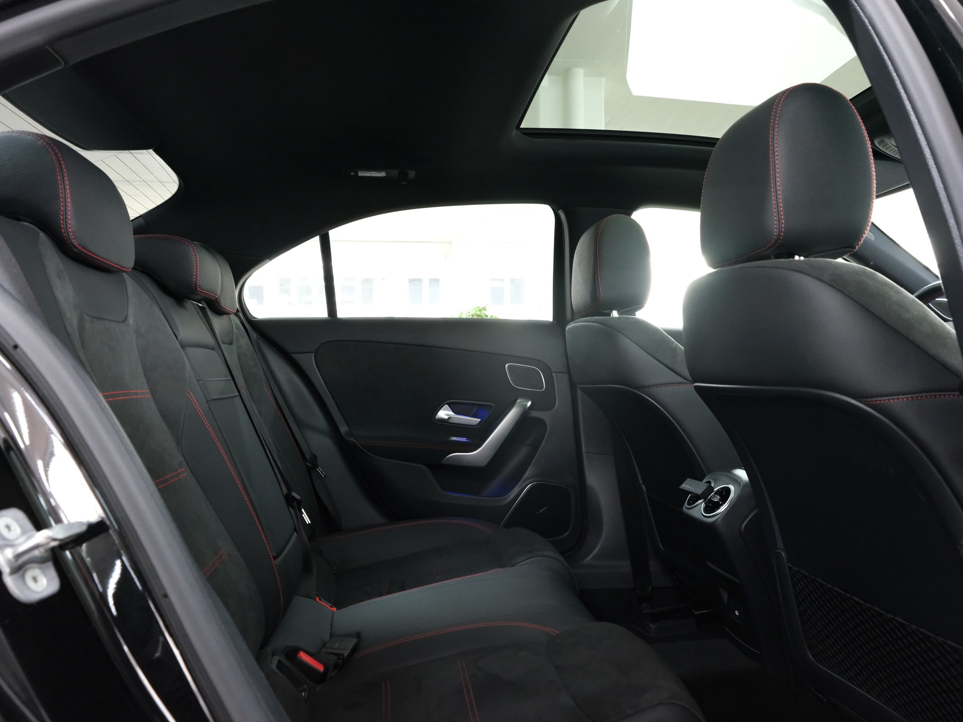MERCEDES-BENZ A 200 7G-DCT AMG-LINE-image-13