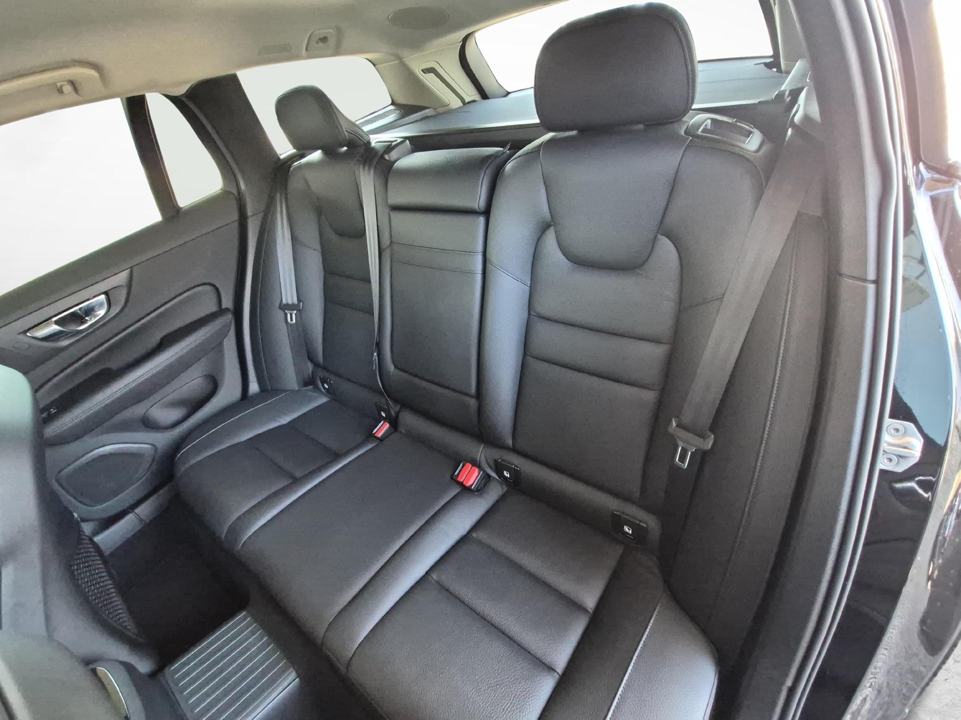 VOLVO V60 2.0 T6 TE Inscription eAWD / ab 3,99% Leasing bei Abschluss einer Protect Autoversicherung-image-10