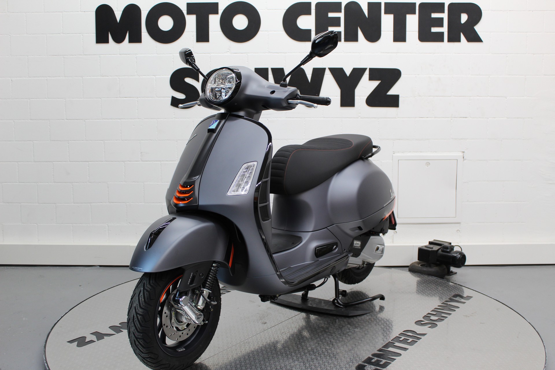 PIAGGIO Vespa GTS 125 Super Sport RST E5+-image-2