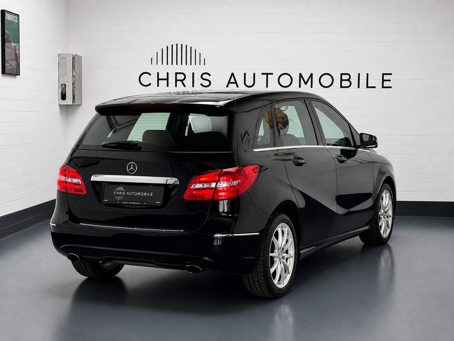 MERCEDES-BENZ B 200 7G-DCT-showroom-element-2