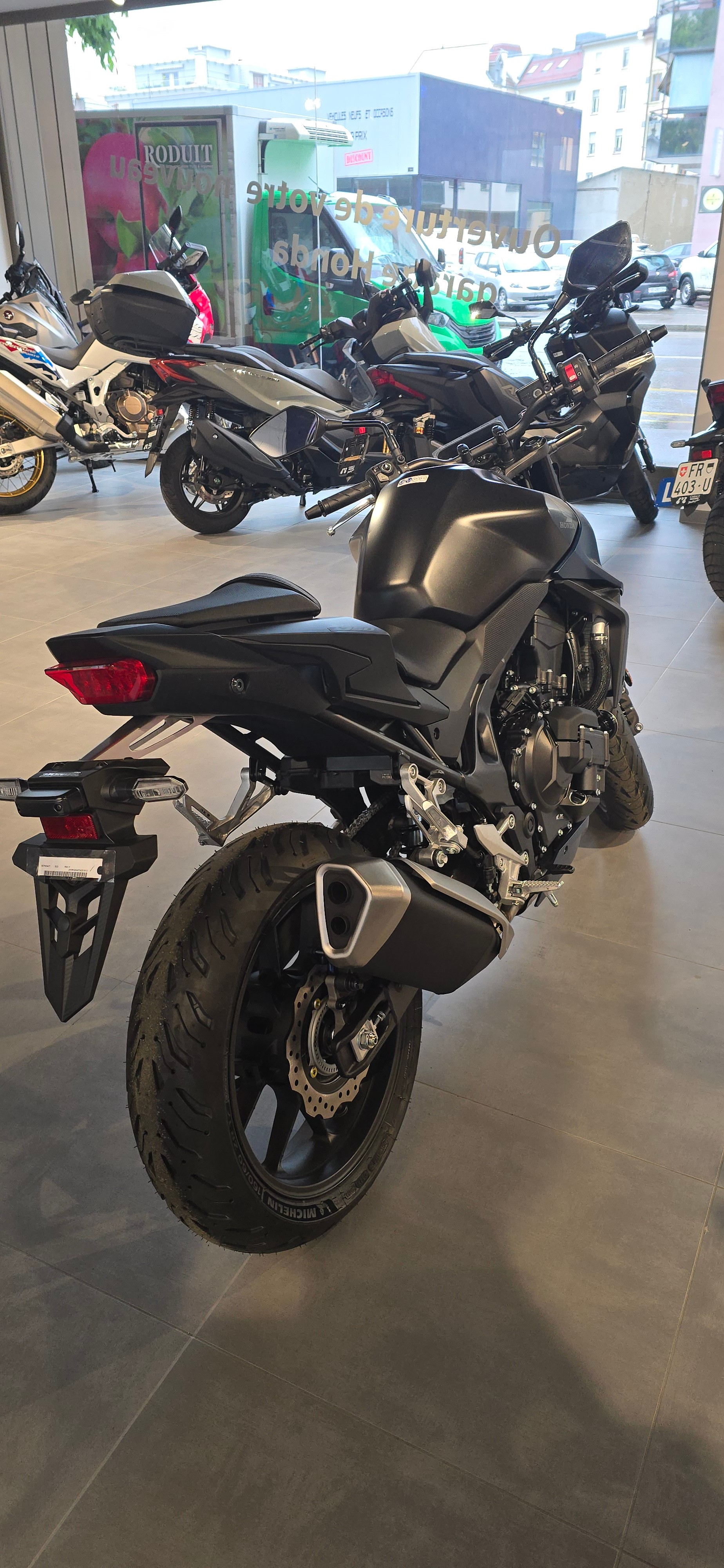 HONDA CB 750 Hornet E-Clutch-image-4