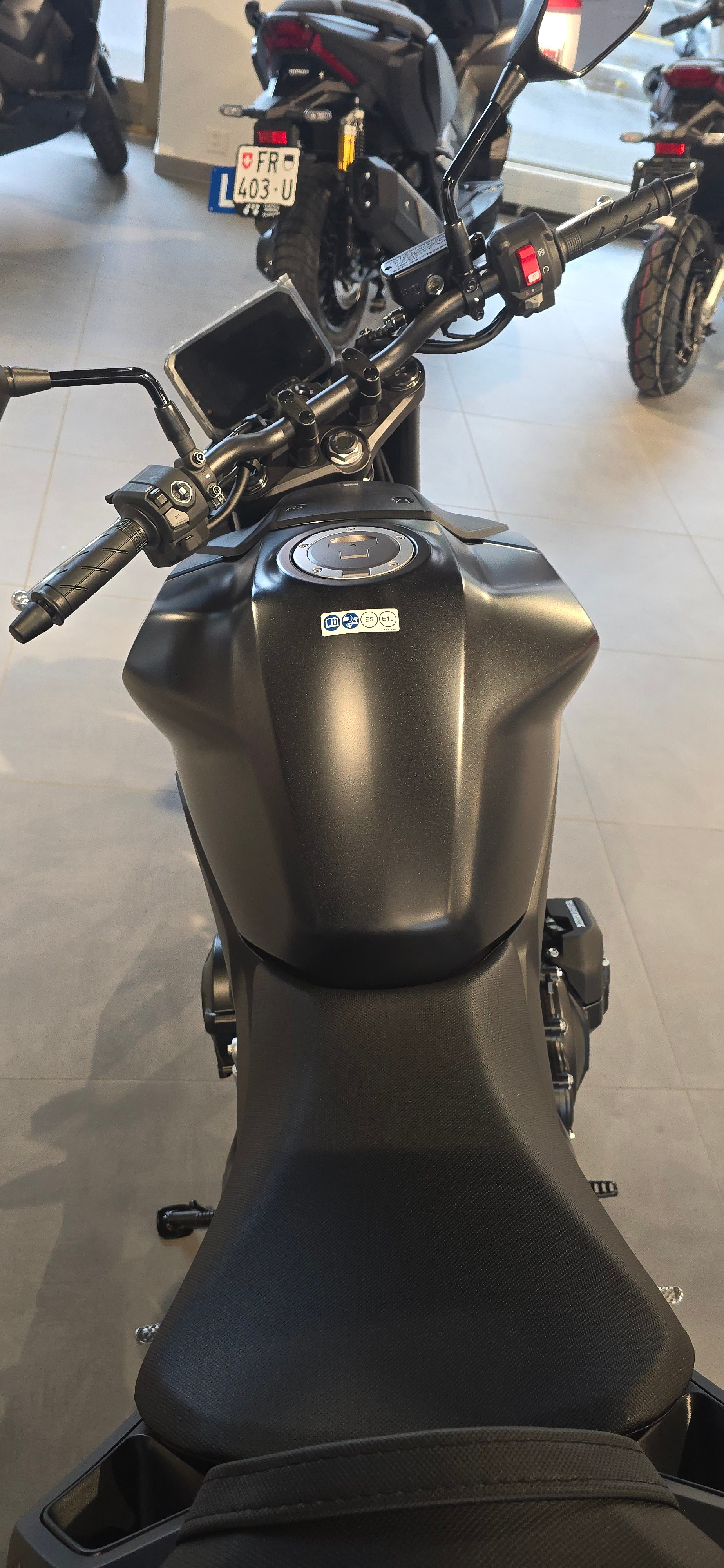 HONDA CB 750 Hornet E-Clutch-image-6