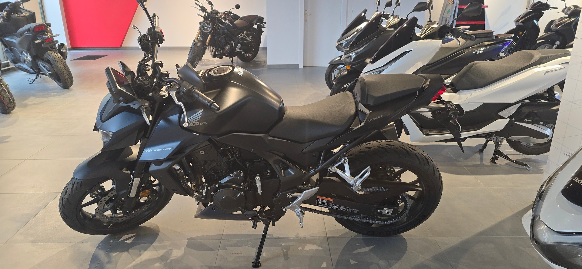 HONDA CB 750 Hornet E-Clutch-image-5