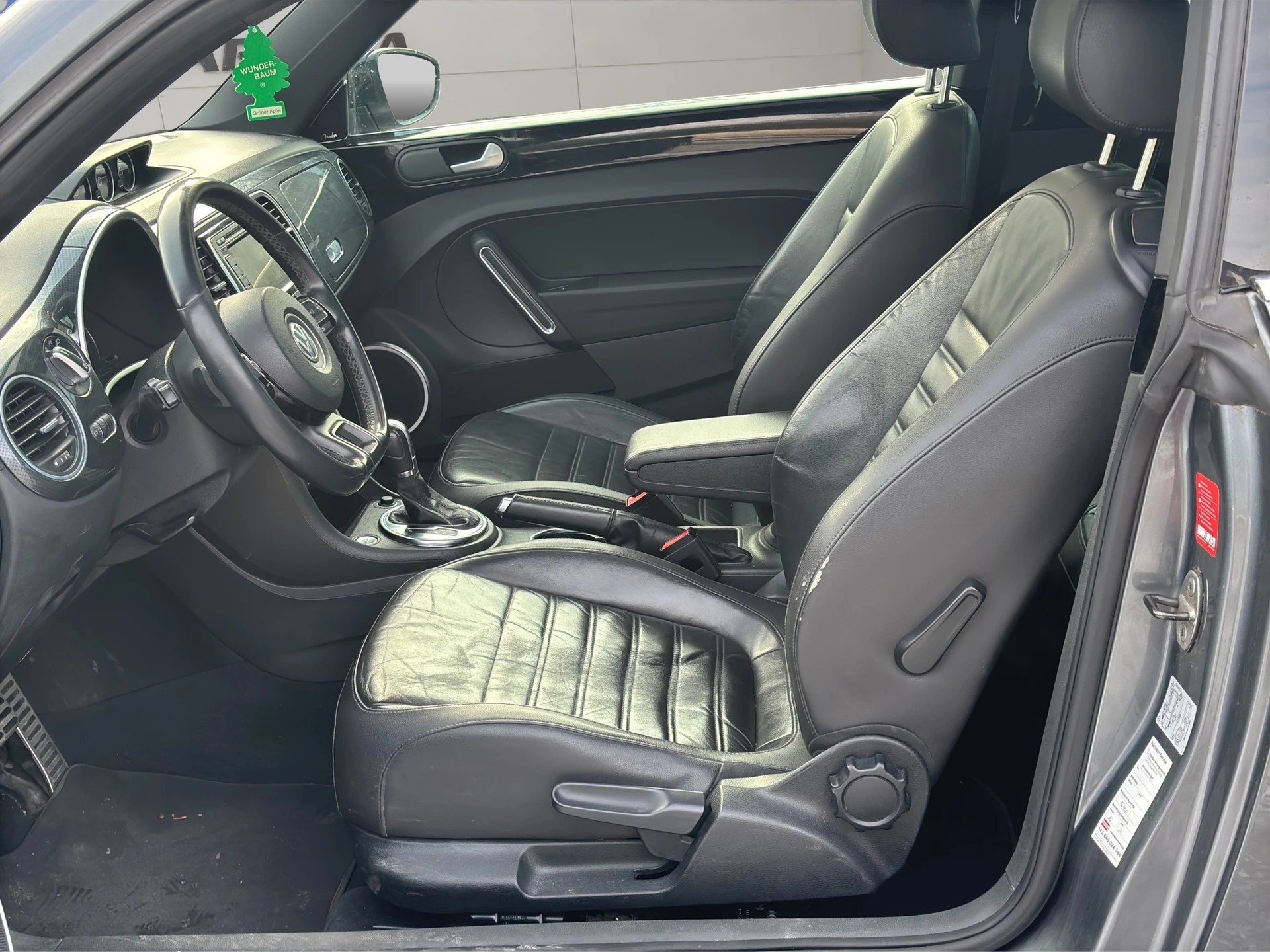 VW Beetle 2.0 TSI Sport DSG-image-19