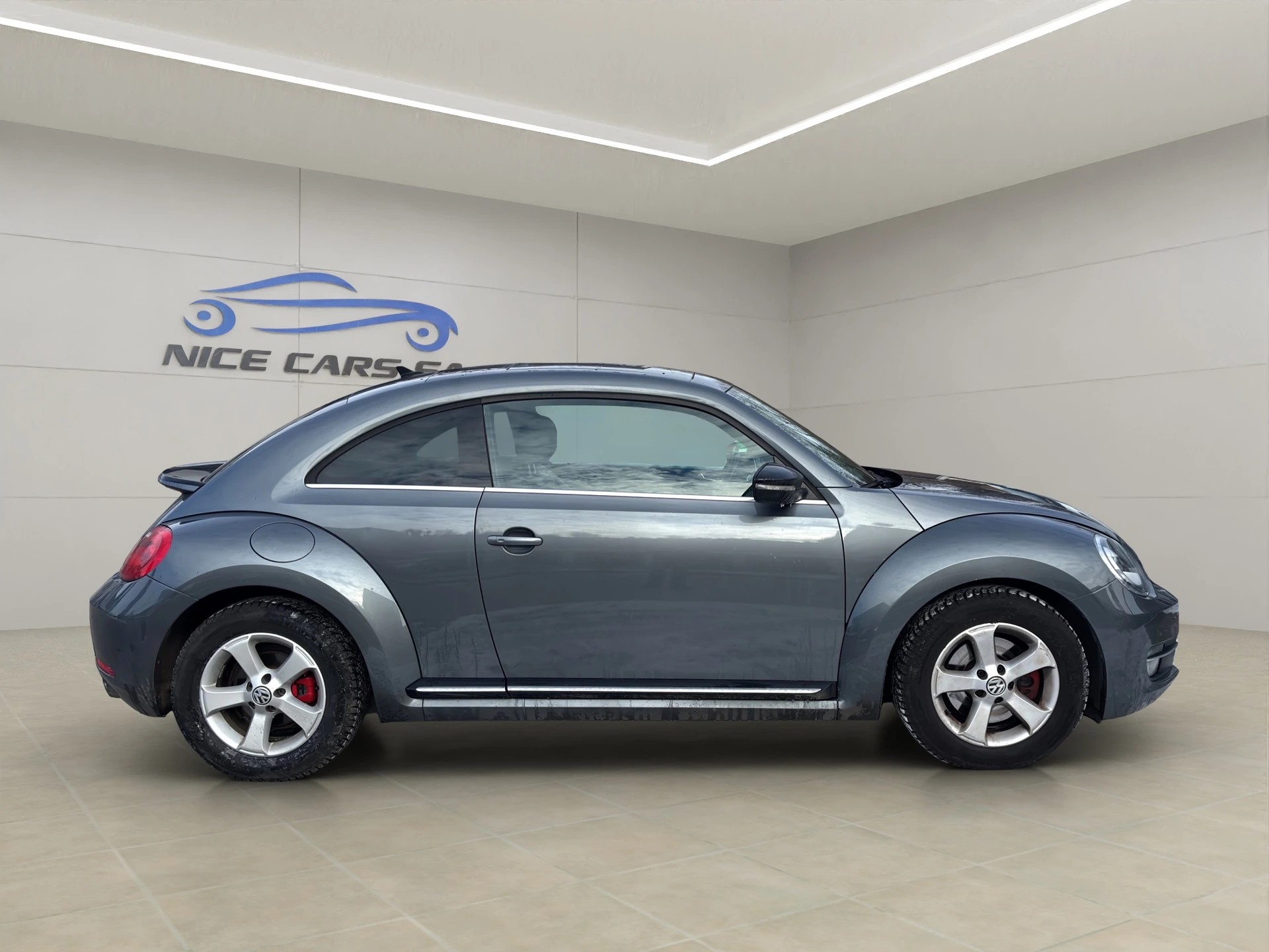 VW Beetle 2.0 TSI Sport DSG-image-8