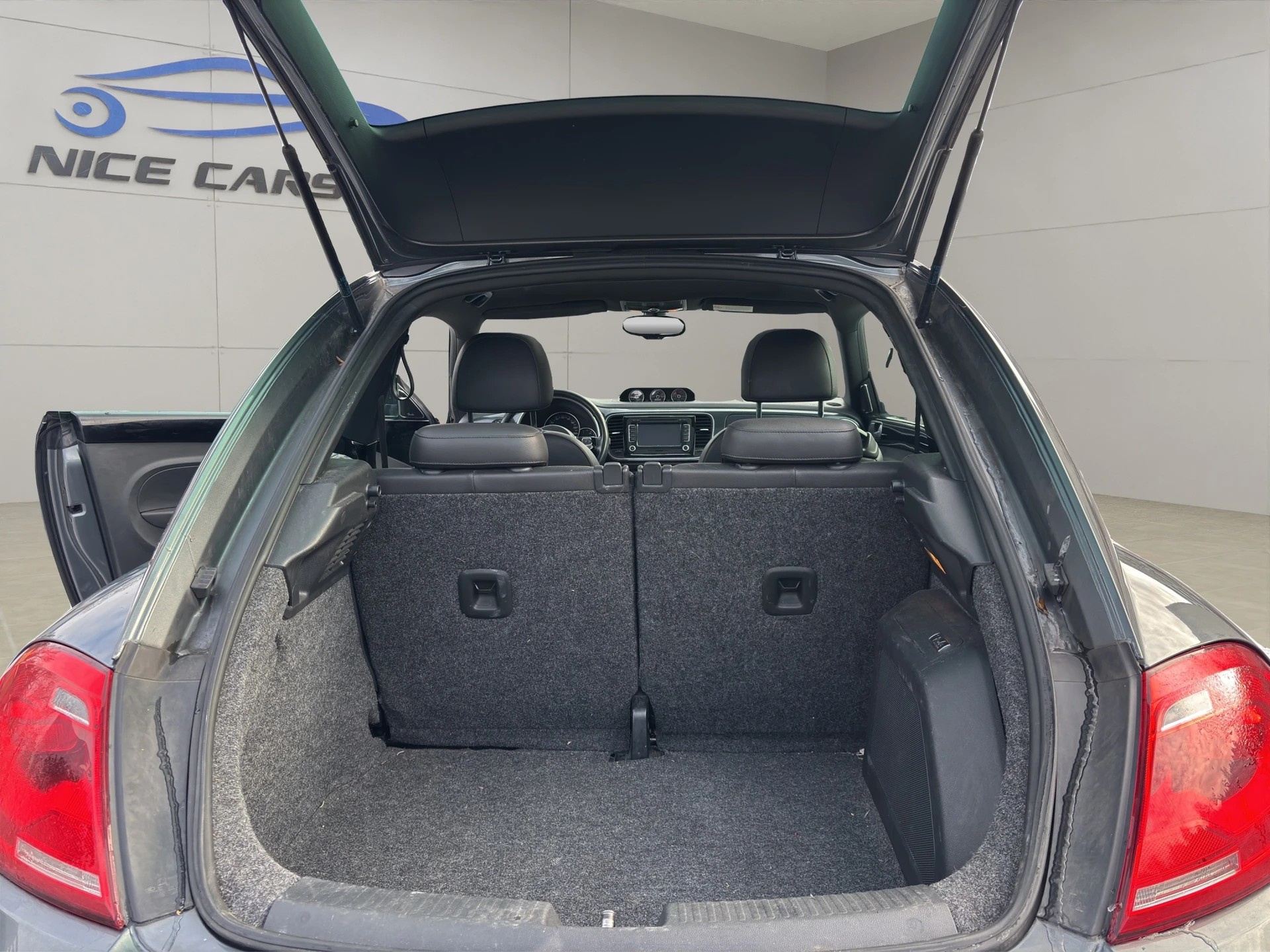 VW Beetle 2.0 TSI Sport DSG-image-24