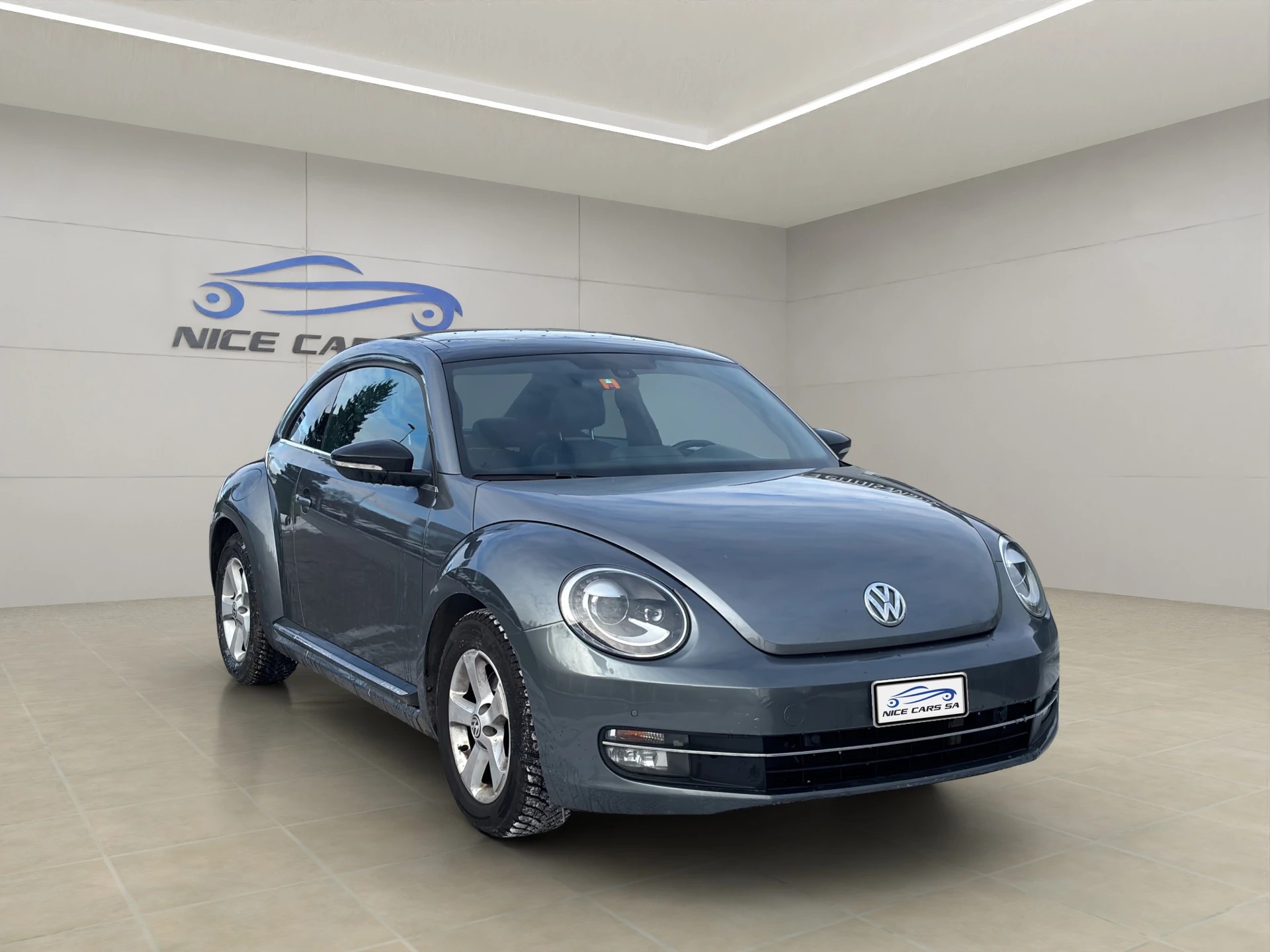VW Beetle 2.0 TSI Sport DSG-showroom-element-3