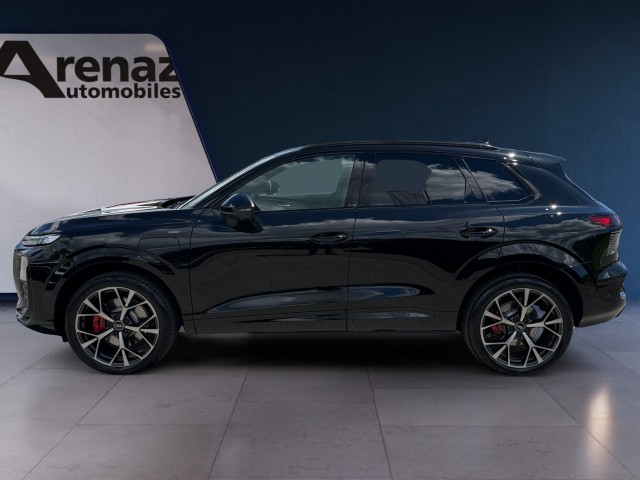 AUDI Q3 SUV e-hybrid 200 kW S tronig-showroom-element-1