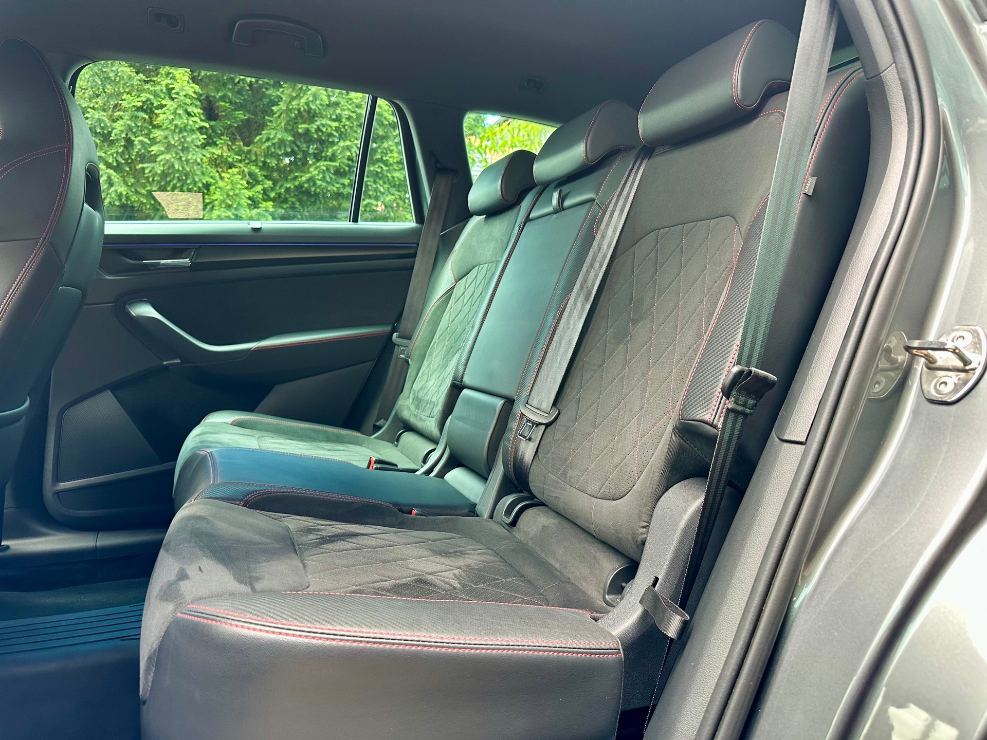 SKODA Kodiaq 2.0 TSI 4x4 RS-image-12